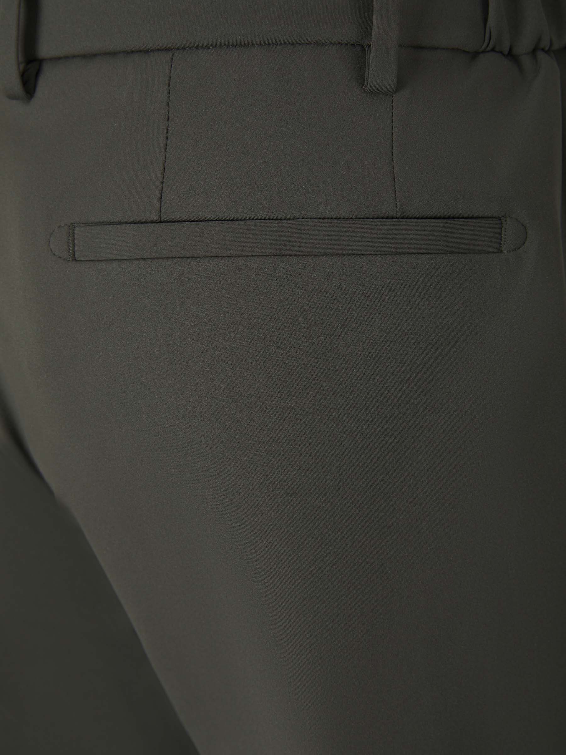 Santa Eulalia Bermudas Técnicas color Verde Oscuro sku 523-000832 02 - Foto 10