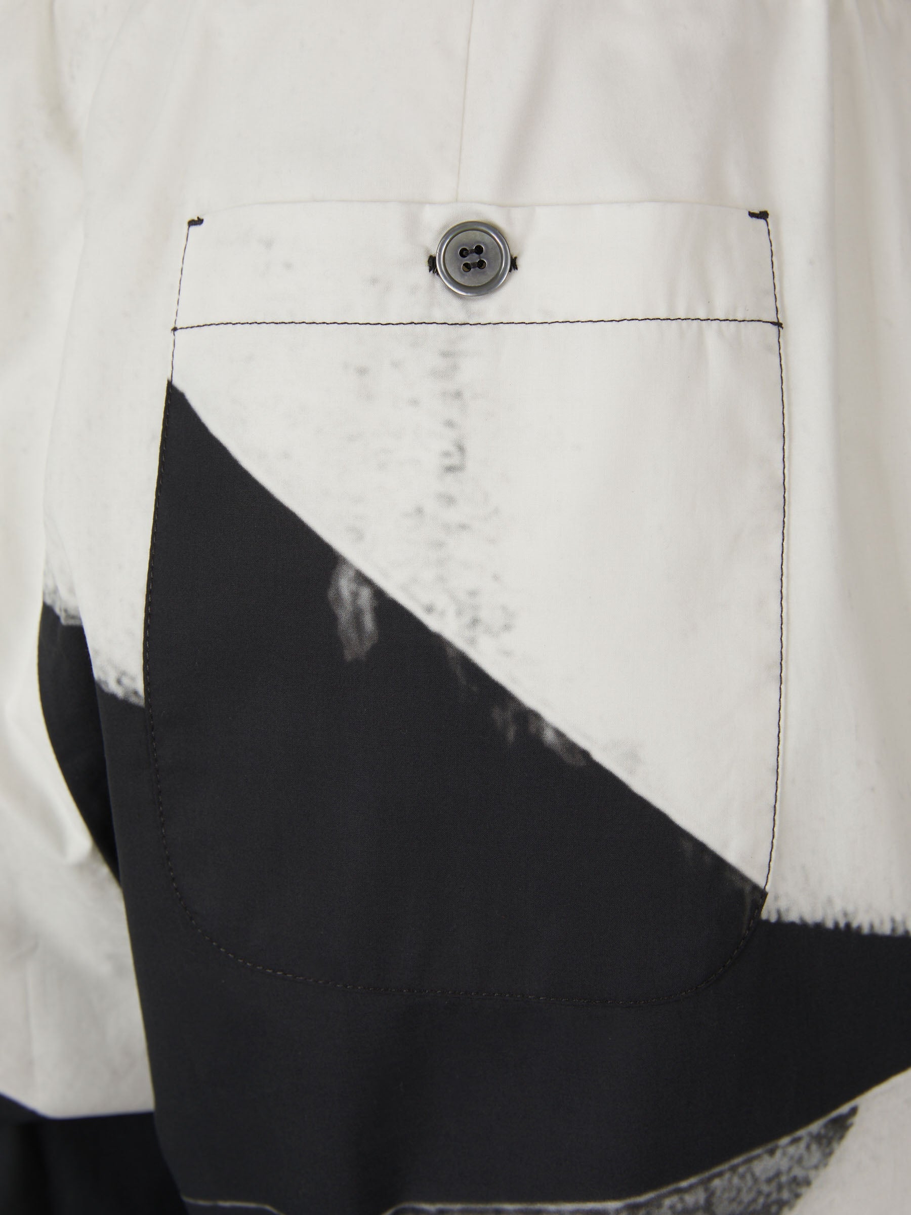 Alexander McQueen Bermudas Algodón Estampado color Crema sku 523-000844 01 - Foto 3