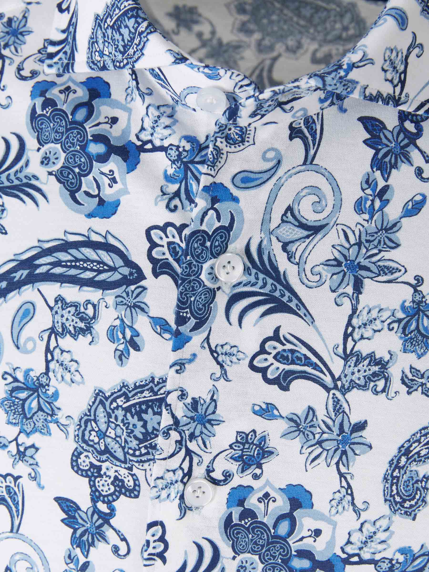 Orian Camisa Estampado Paisley color Azul Cobalto sku 531-005302 01 - Foto 3