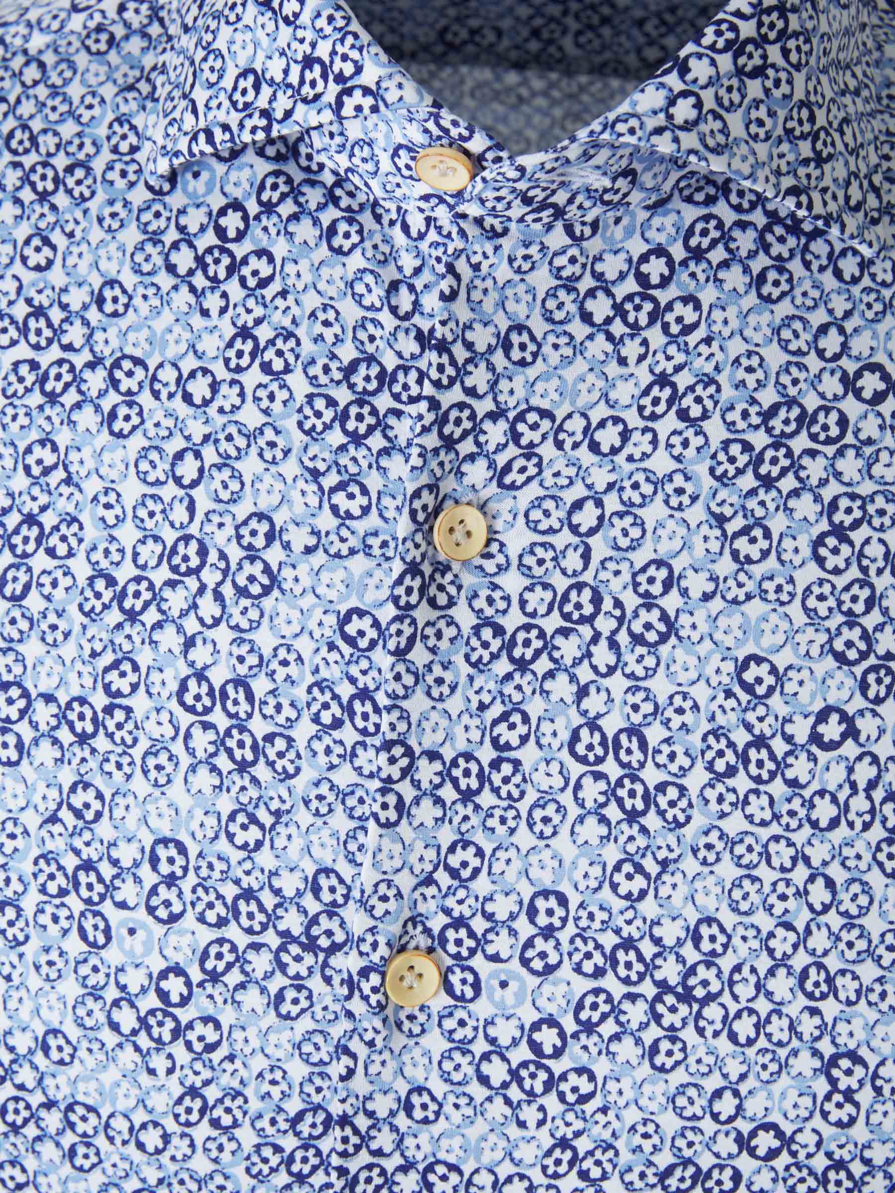 Santa Eulalia Camisa Motivo Hojas color Azul Noche sku 531-005579 01 - Foto 3