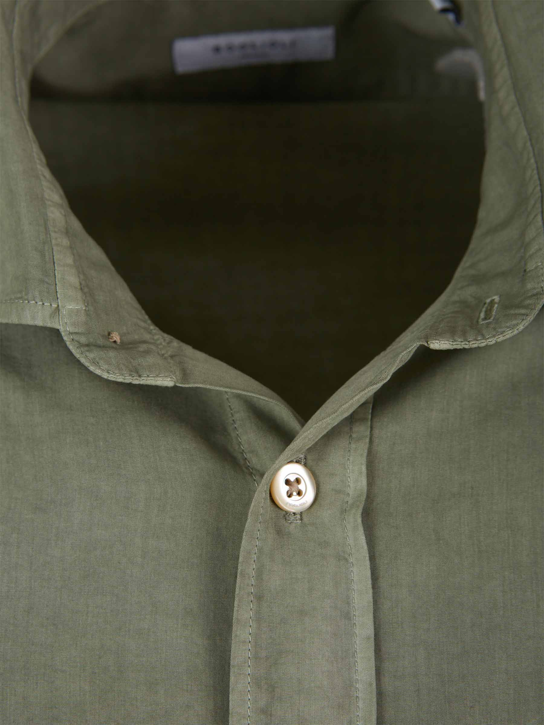 Boglioli Camisa Lisa Clásica color Verde Militar sku 531-005831 02 - Foto 3