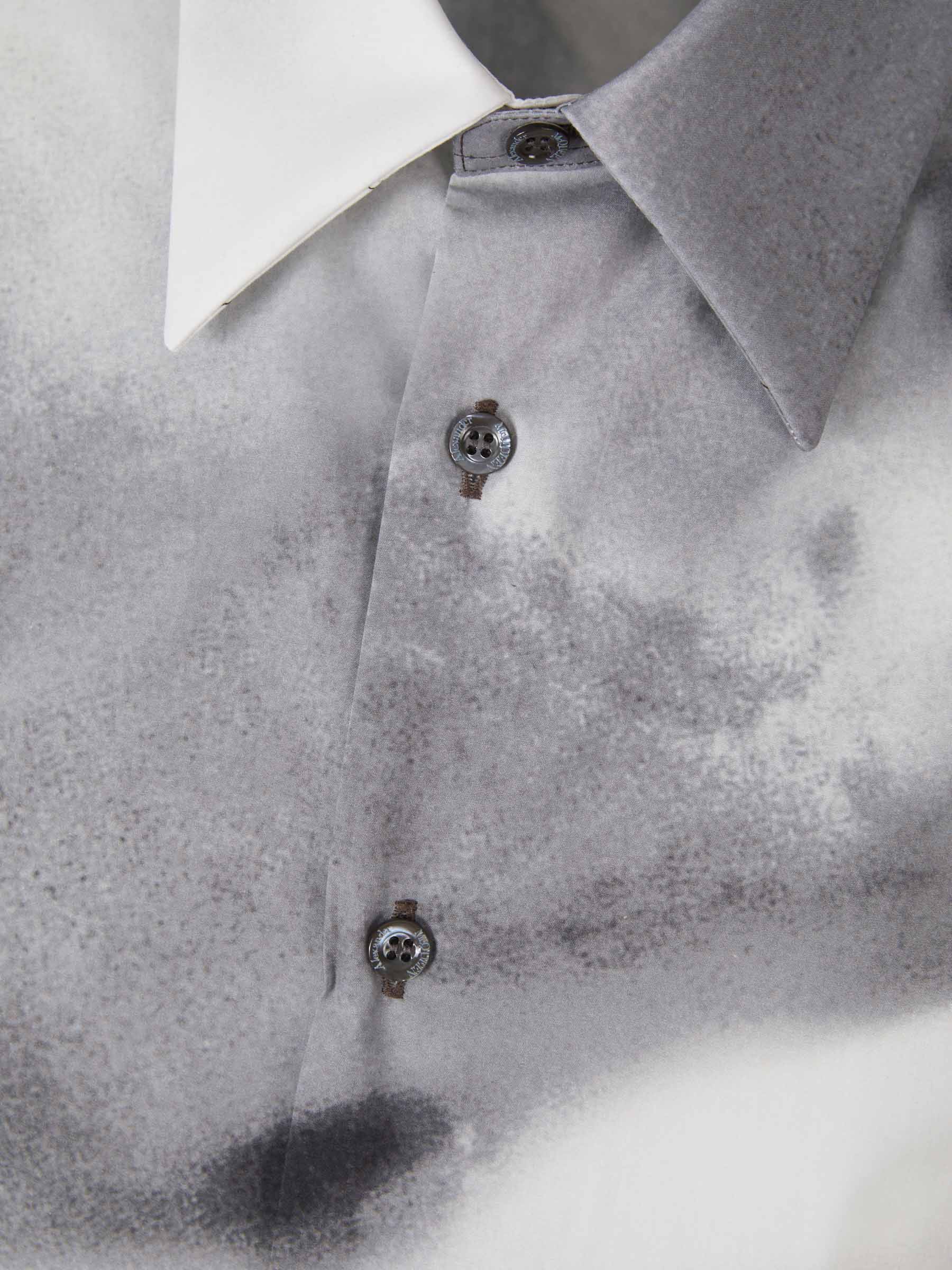 Alexander McQueen Camisa Estampada Algodón color Gris Oscuro sku 531-005974 01 - Foto 2