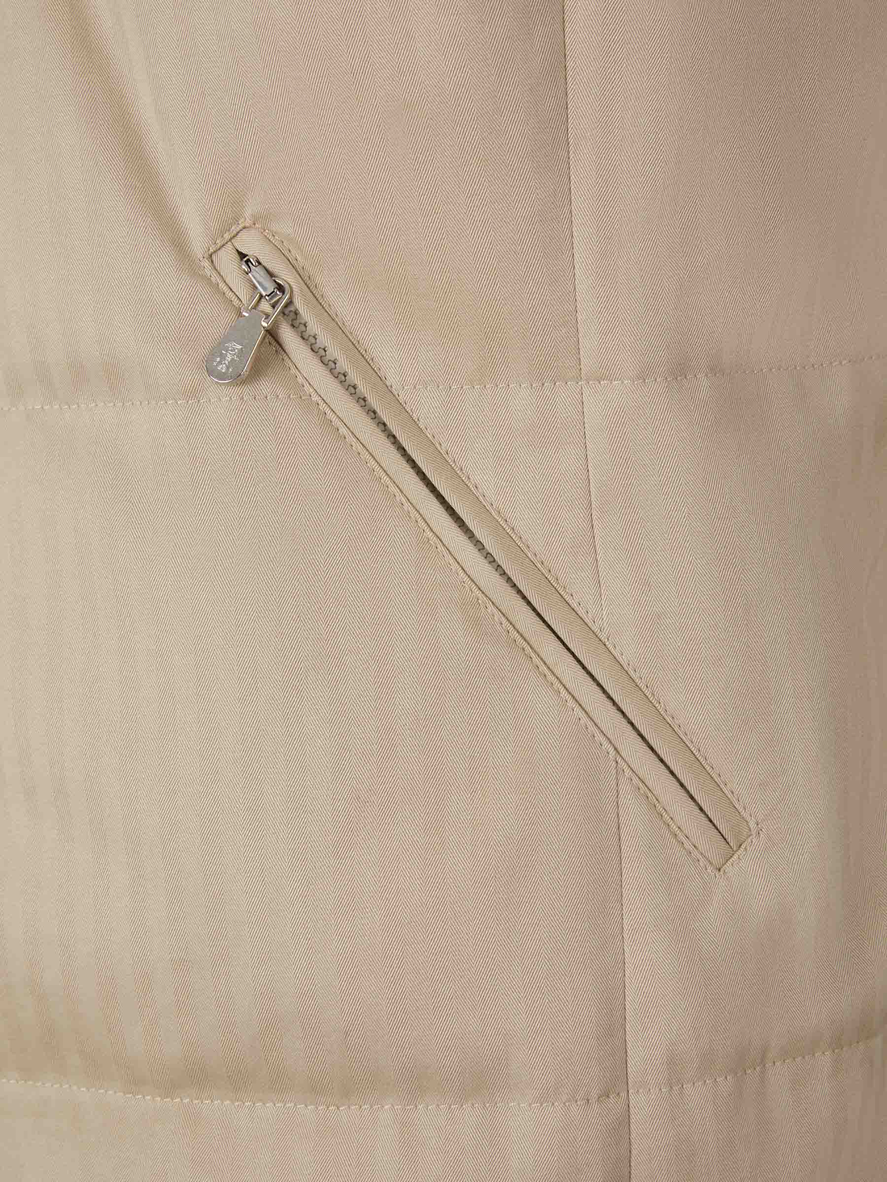 Brunello Cucinelli Chaleco Acolchado Plumón color Beis sku 544-000482 01 - Foto 4