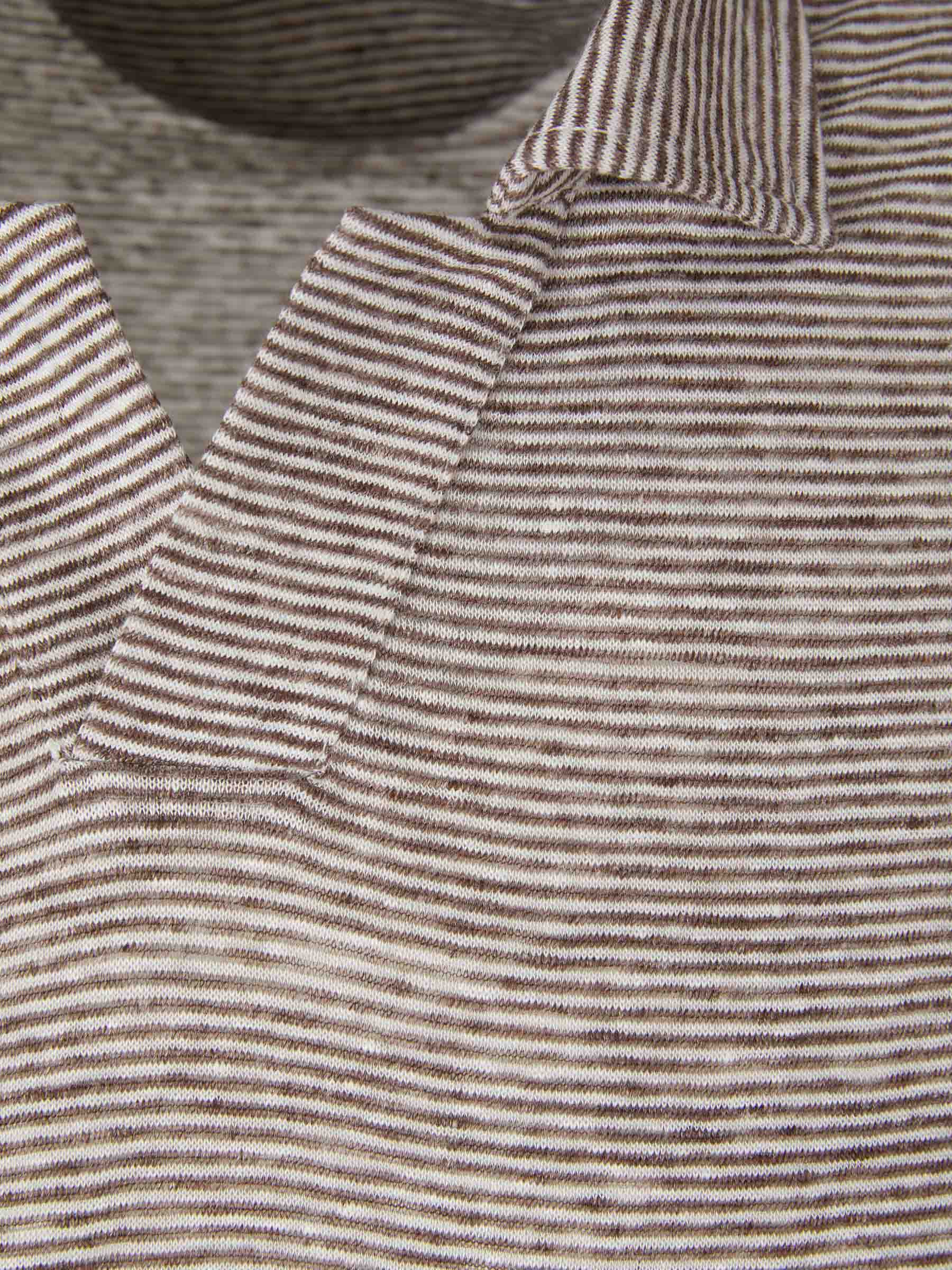 Outlet online Fedeli Hombre Polo Motivo Rayas Lino color Marrón Oscuro sku 552-001326 02 - Foto 3