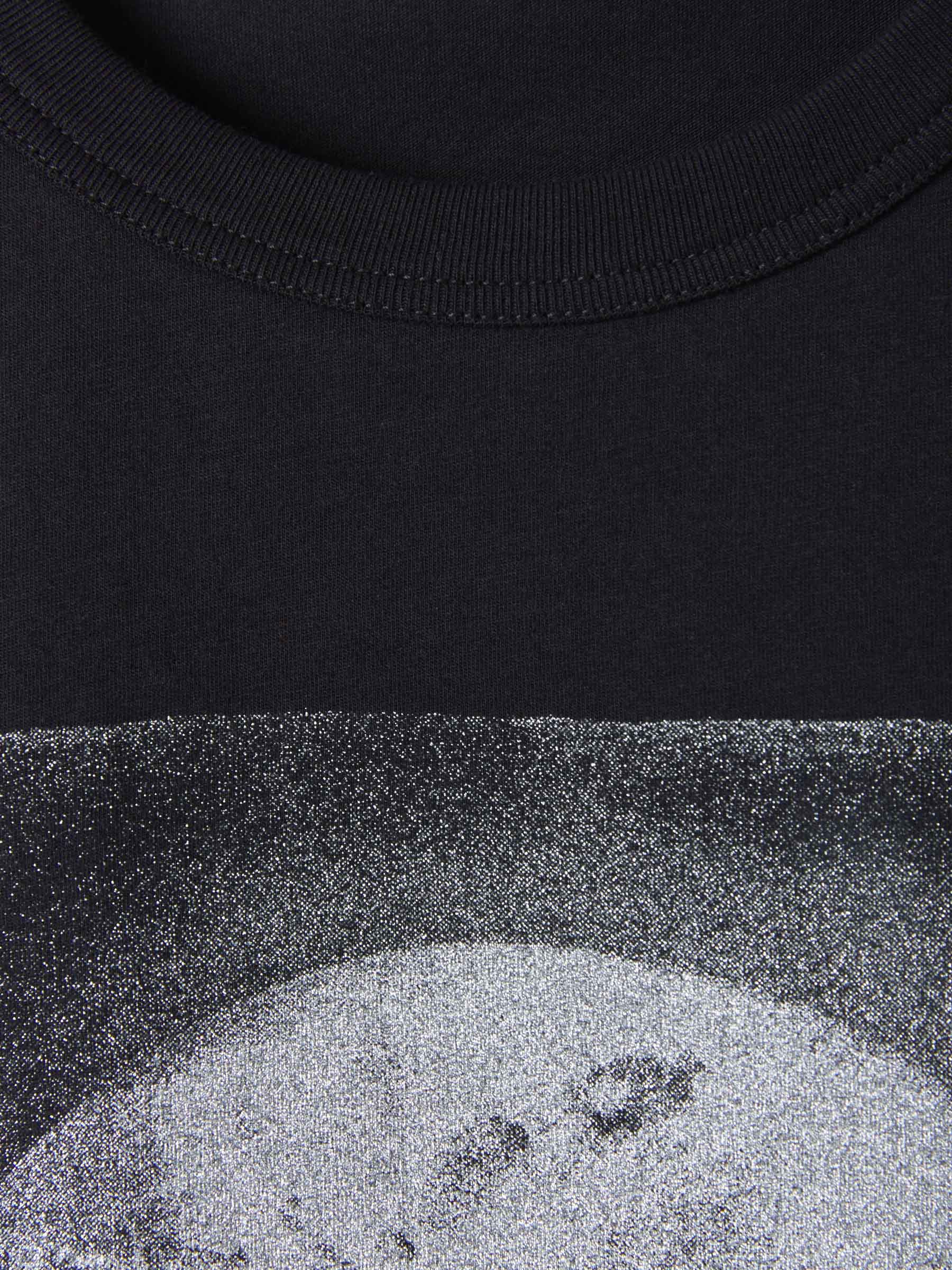 Alexander McQueen Camiseta Gráfico Estampado color Negro sku 553-002658 01 - Foto 3