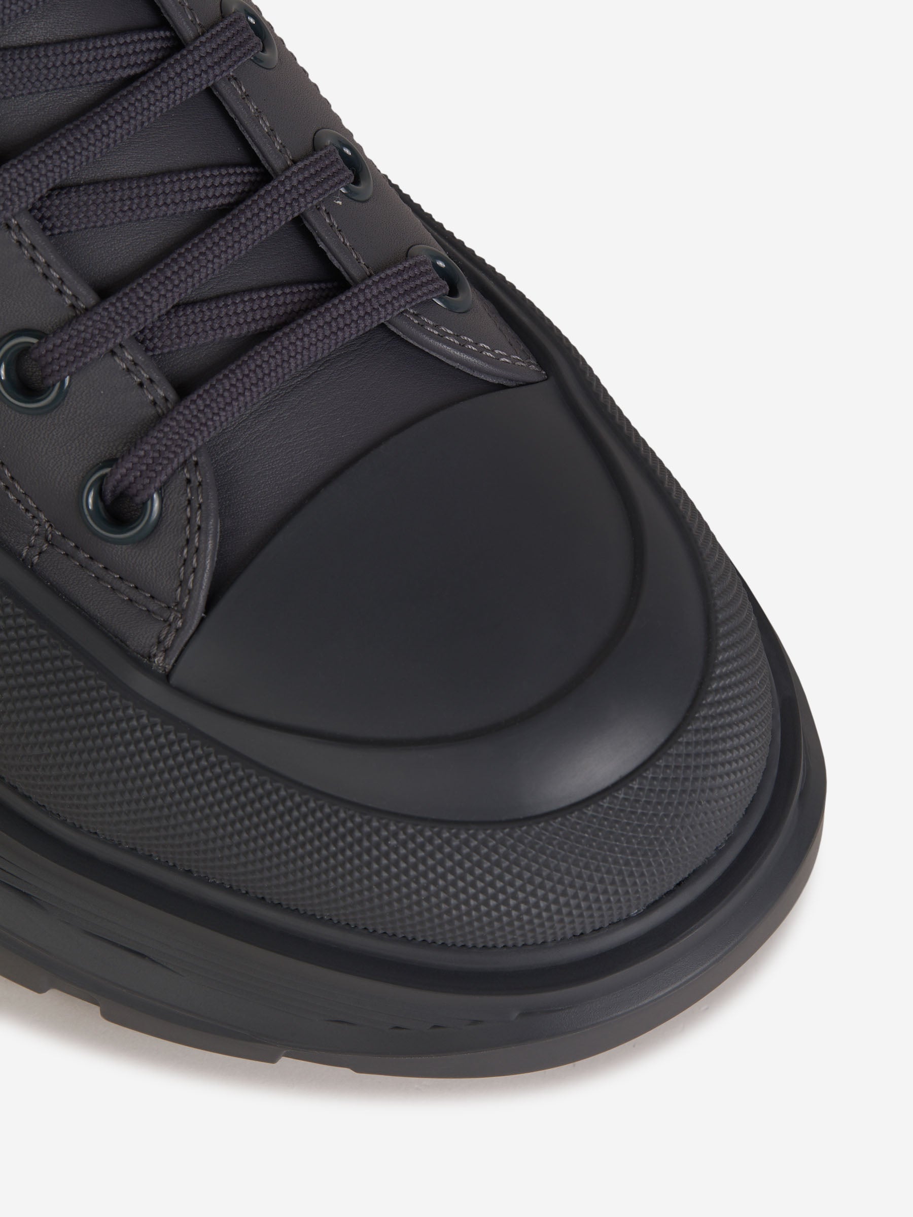 Alexander McQueen Botas Tread Slick color Gris Antracita sku 611-003977 00 - Foto 4