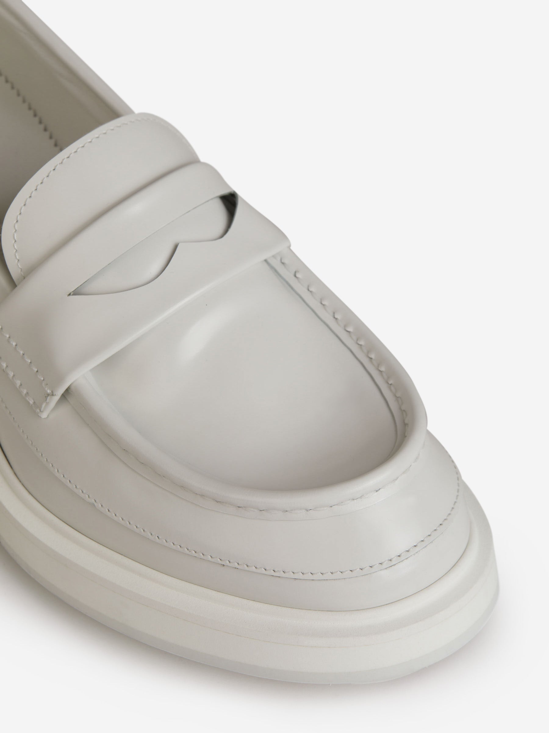 Alexander McQueen Mocasines Penny color Blanco sku 611-004077 01 - Foto 5