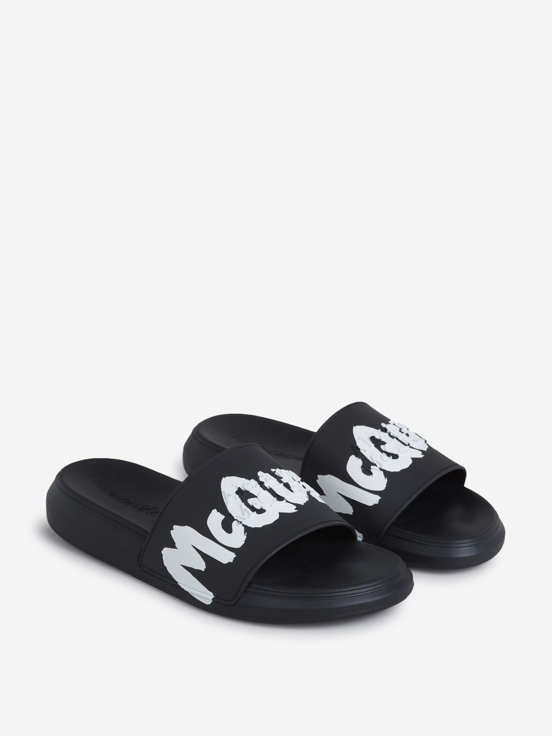 Outlet online Alexander McQueen Hombre Sandalias Logo Graffiti color Negro sku 613-000328 01 - Foto 2