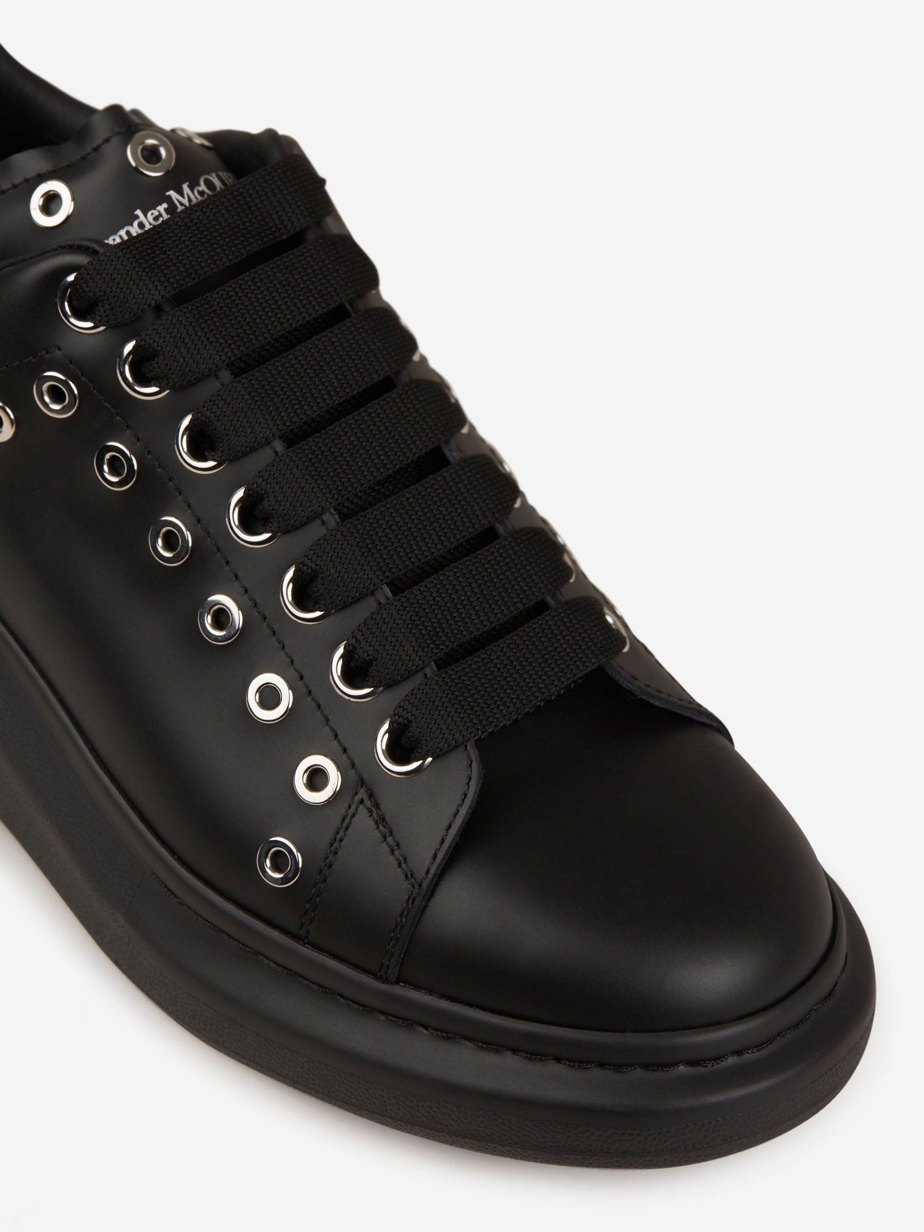 Outlet online Alexander McQueen Hombre Sneakers Oversized Ojales color Negro sku 616-002219 01 - Foto 4