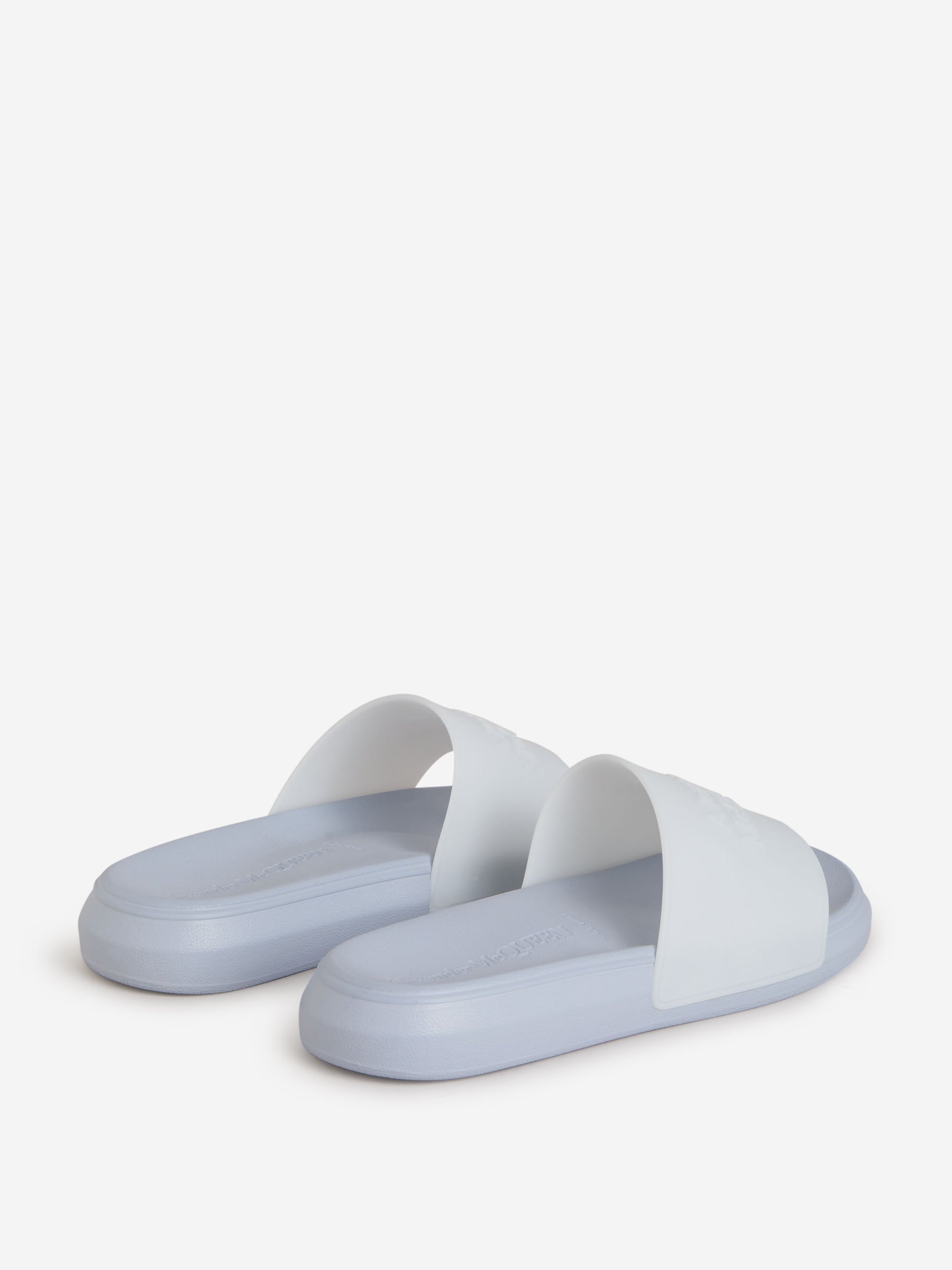 Outlet online Alexander McQueen Hombre Sandalias Pool Logo Tonal color Azul Cielo sku 617-000045 01 - Foto 3