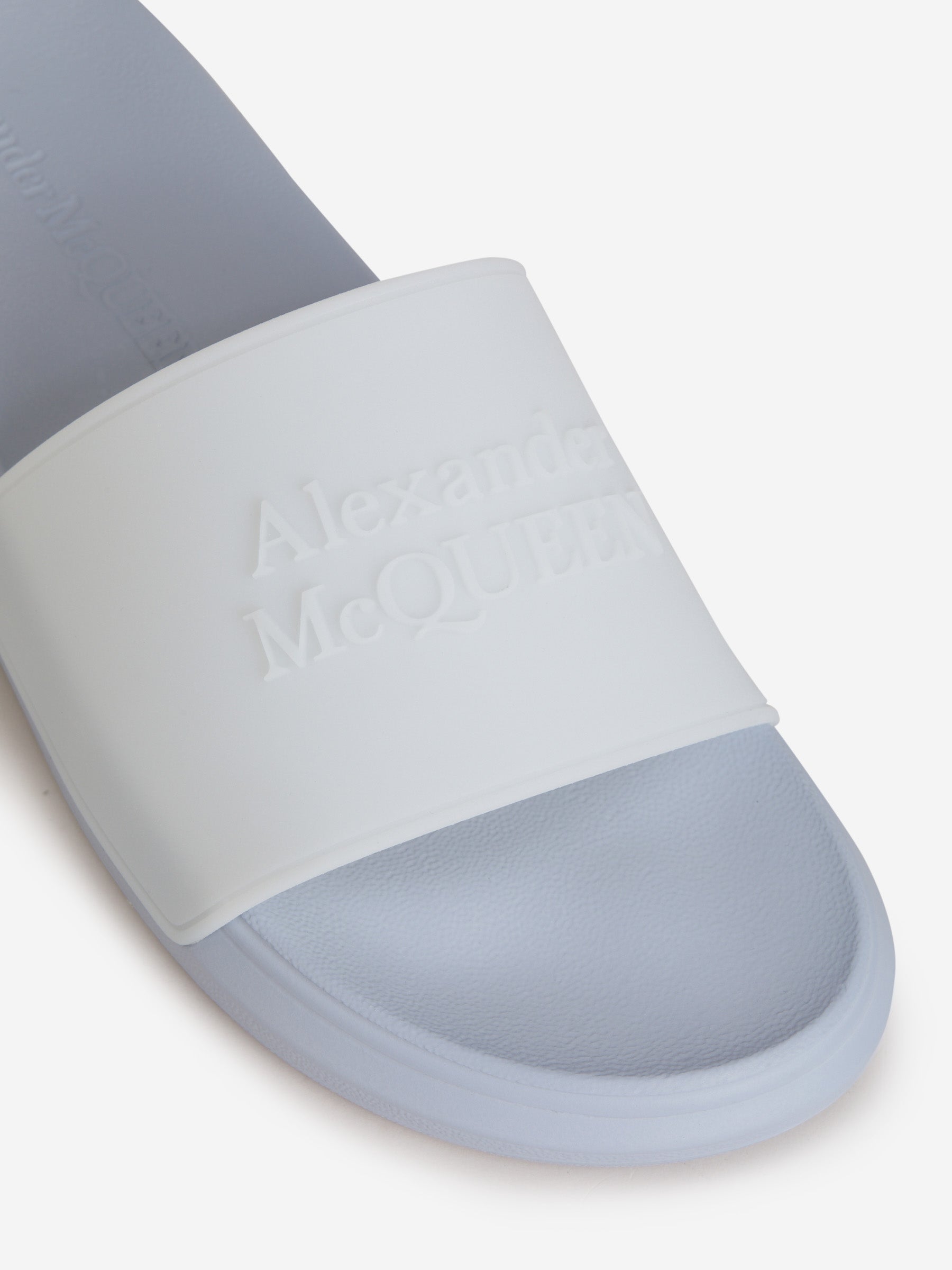 Outlet online Alexander McQueen Hombre Sandalias Pool Logo Tonal color Azul Cielo sku 617-000045 01 - Foto 4