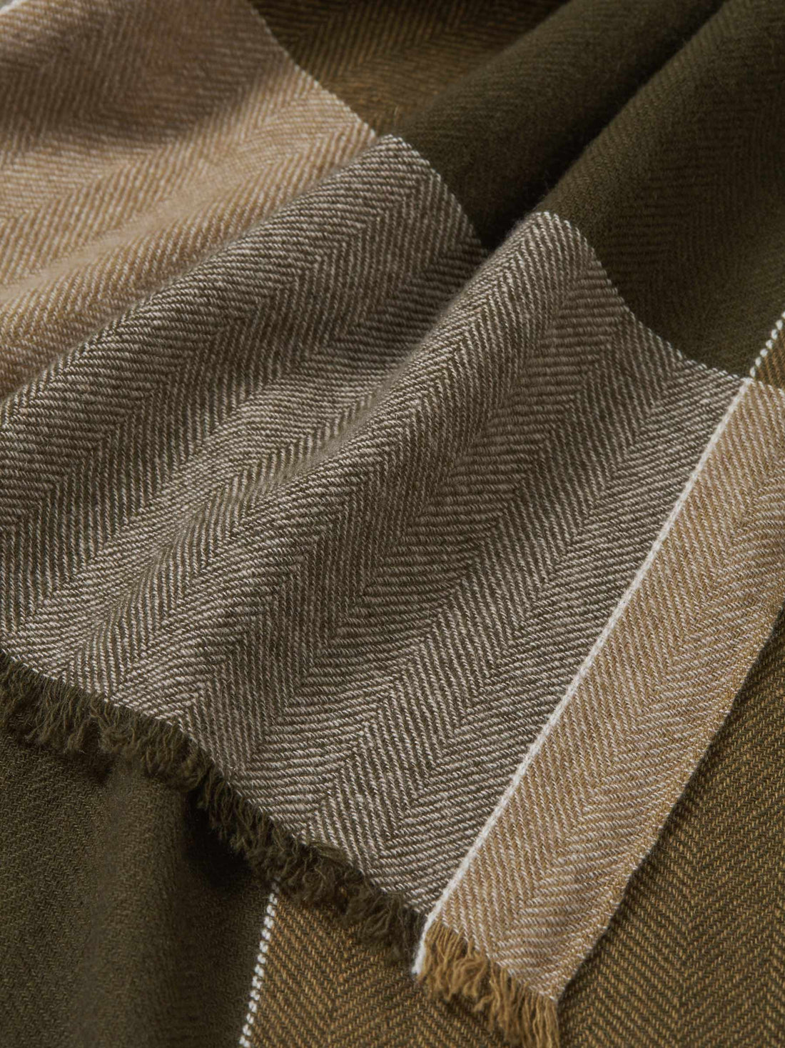 Santa Eulalia Bufanda Cashmere Cuadros color Verde Oscuro sku 630-001193 01 - Foto 2