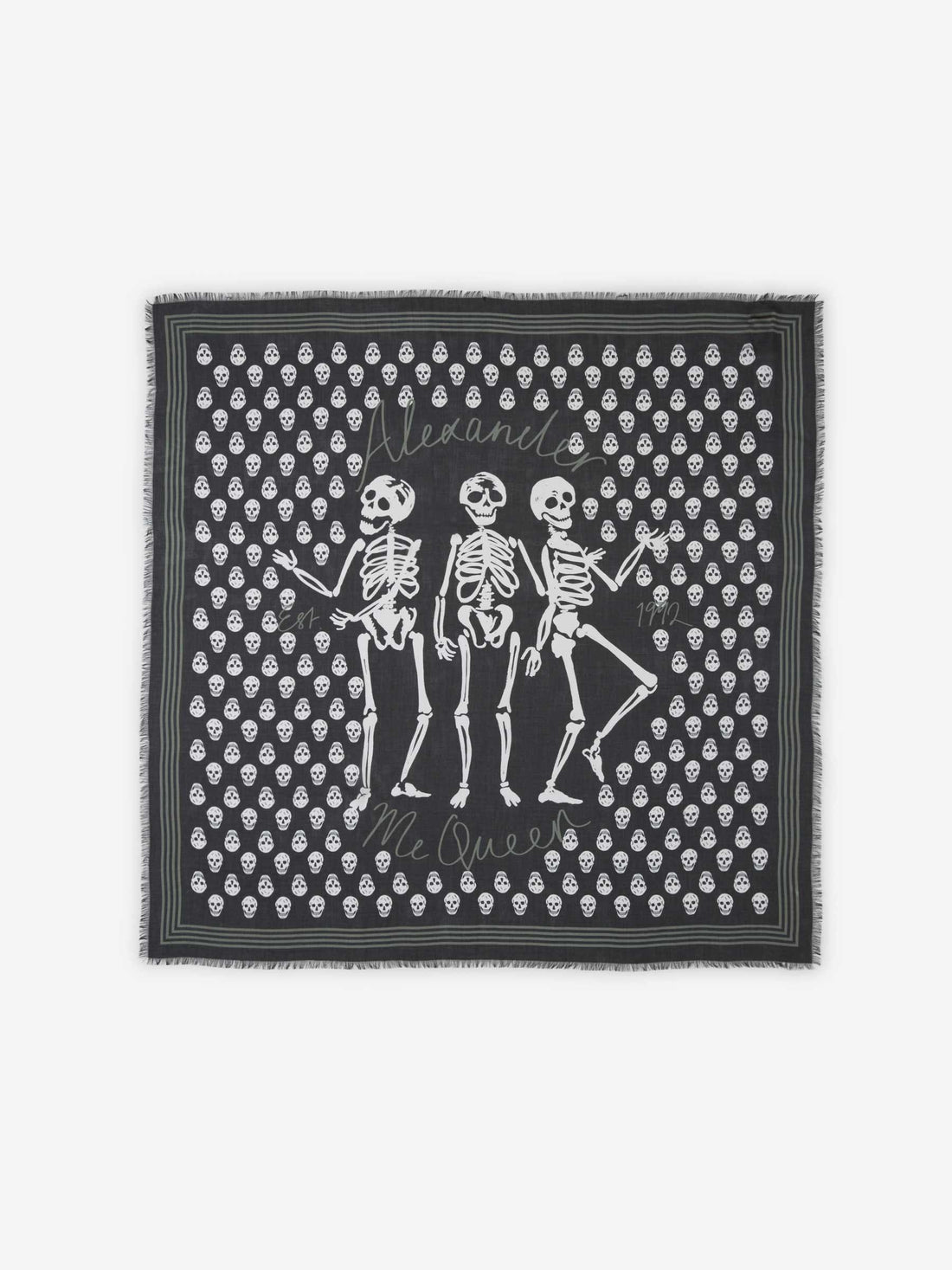 Alexander McQueen Fular Calaveras color Negro sku 630-001211 01 - Foto 1