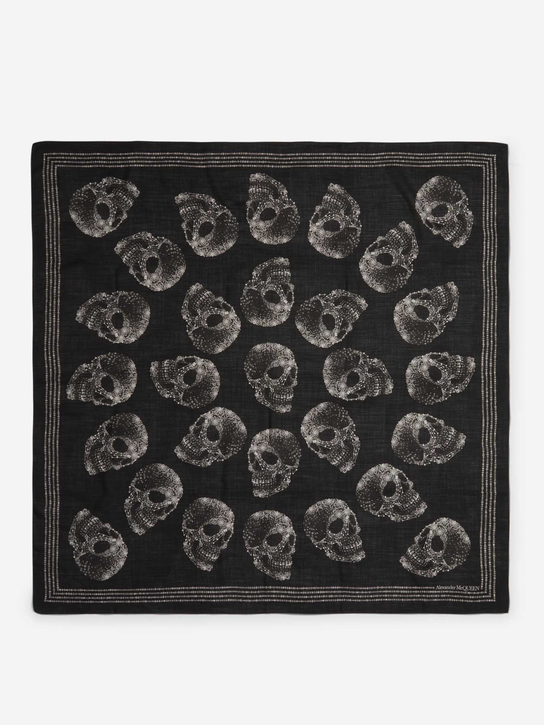 Alexander McQueen Fular Skull Lana color Negro sku 654-000272 01 - Foto 2