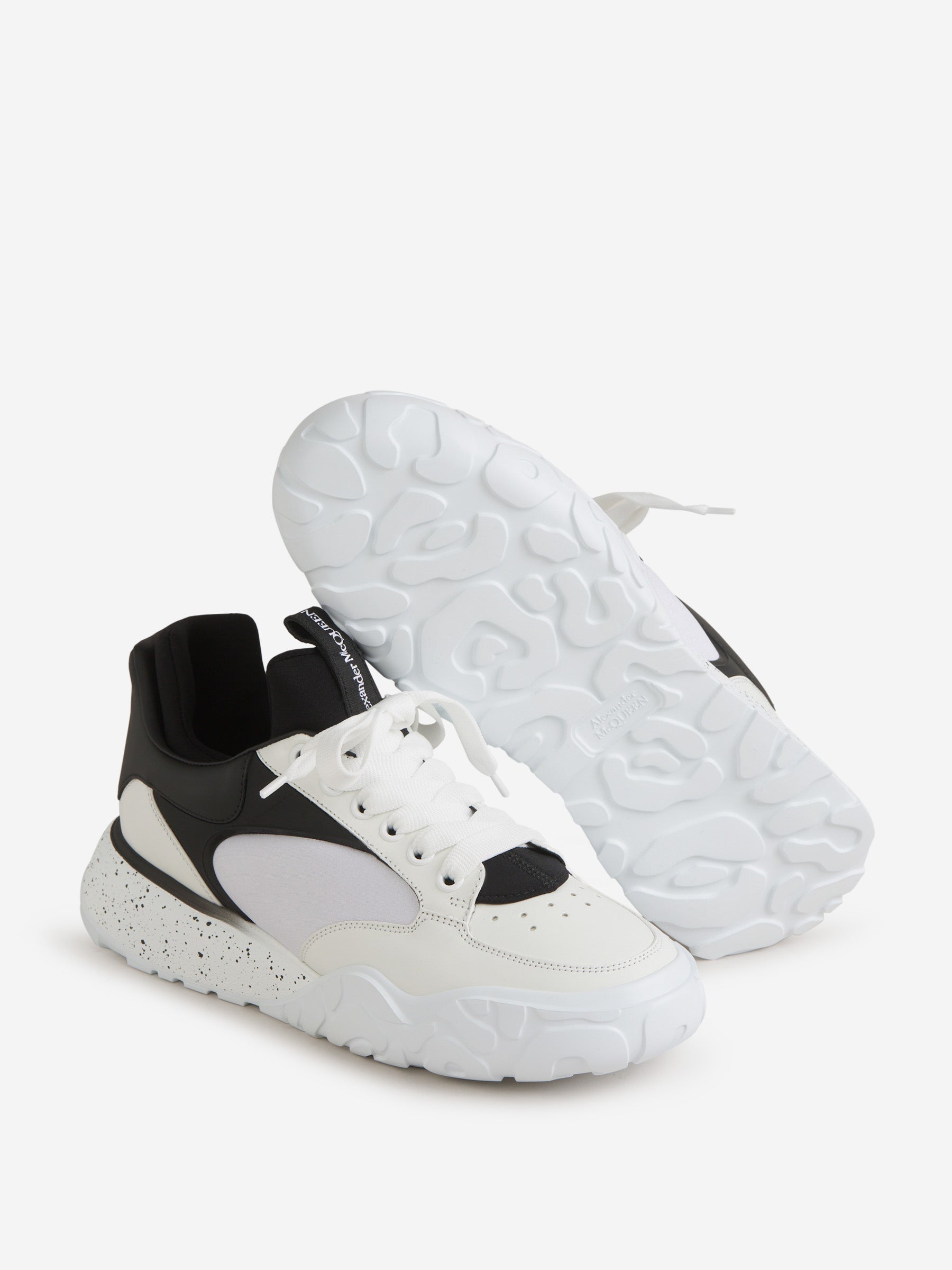 Outlet online Alexander McQueen Hombre Sneakers New Court Eco color Blanco sku 616-002636 01 - Foto 4