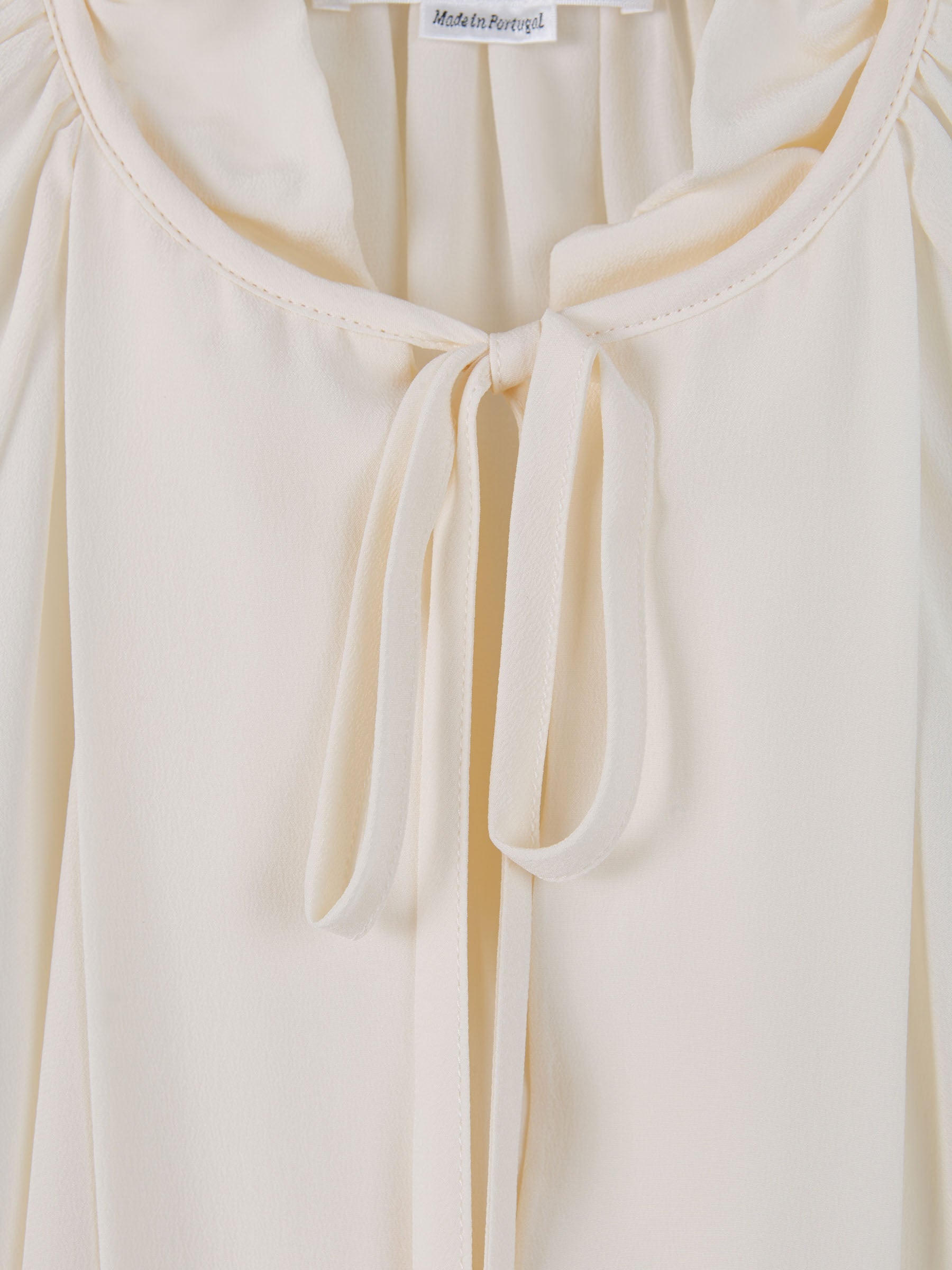 Victoria Beckham Blusa Volantes Seda color Crema sku 701-001781 01 - Foto 3