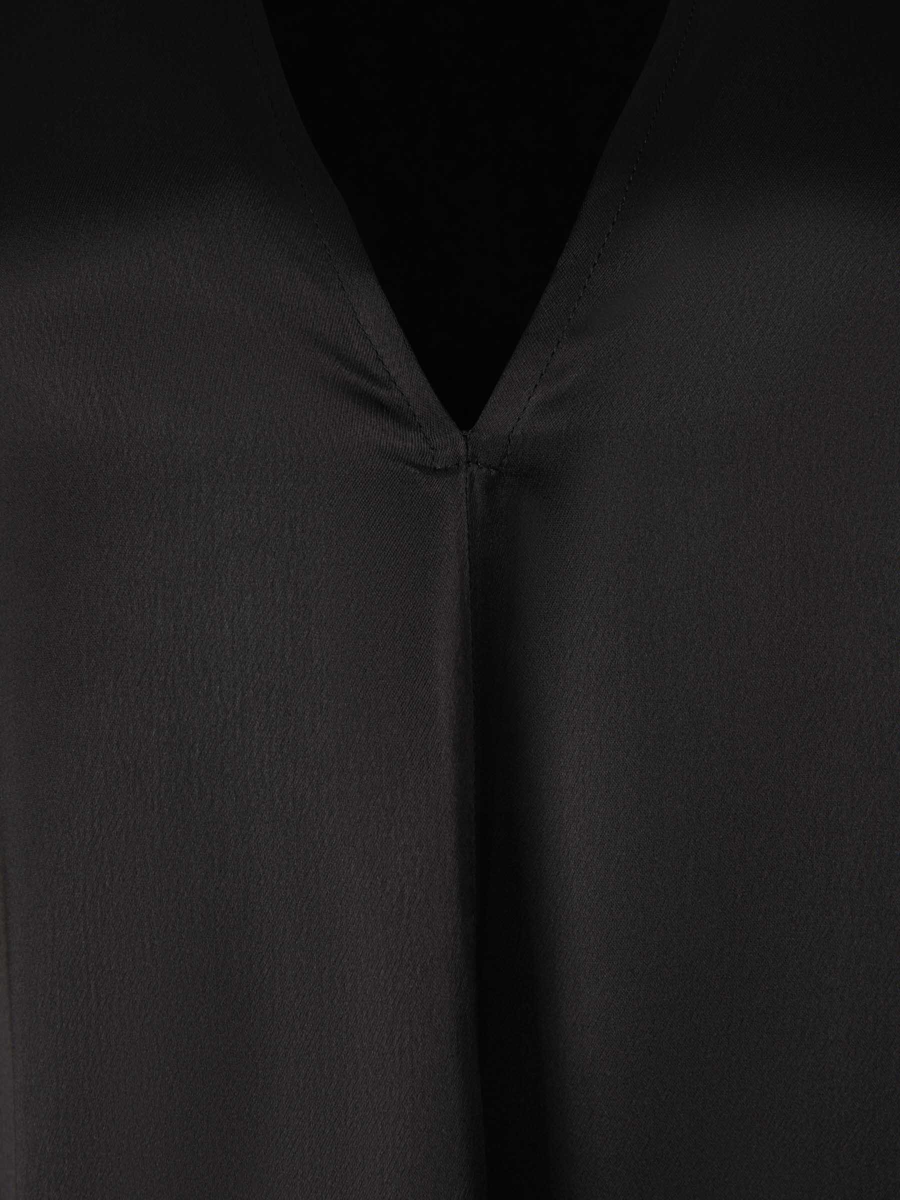 Totême Vestido Evasé color Negro sku 732-001159 01 - Foto 3