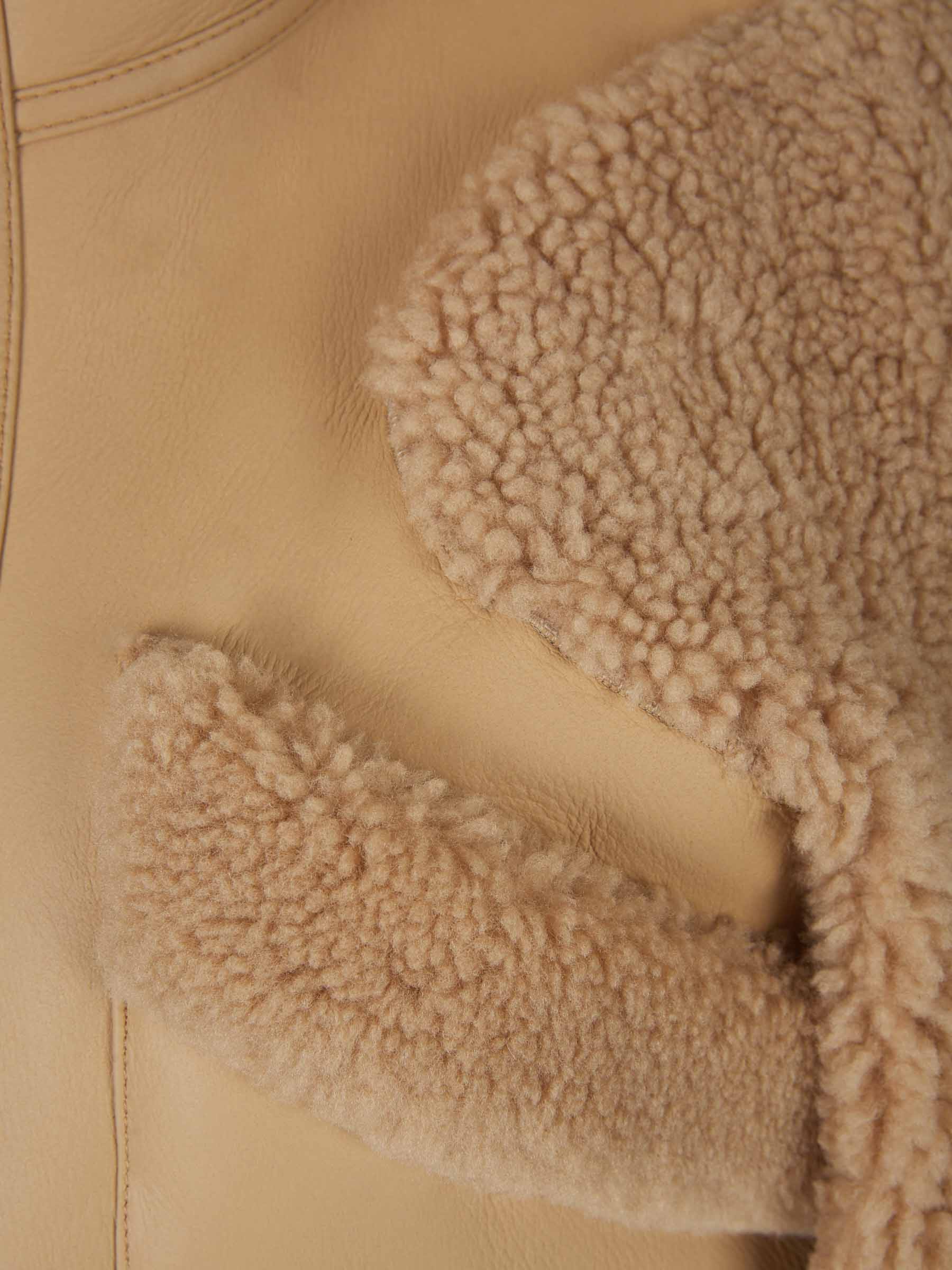 Dion Lee Chaqueta Piel Borrego Reversible color Arena sku 741-001874 01 - Foto 6