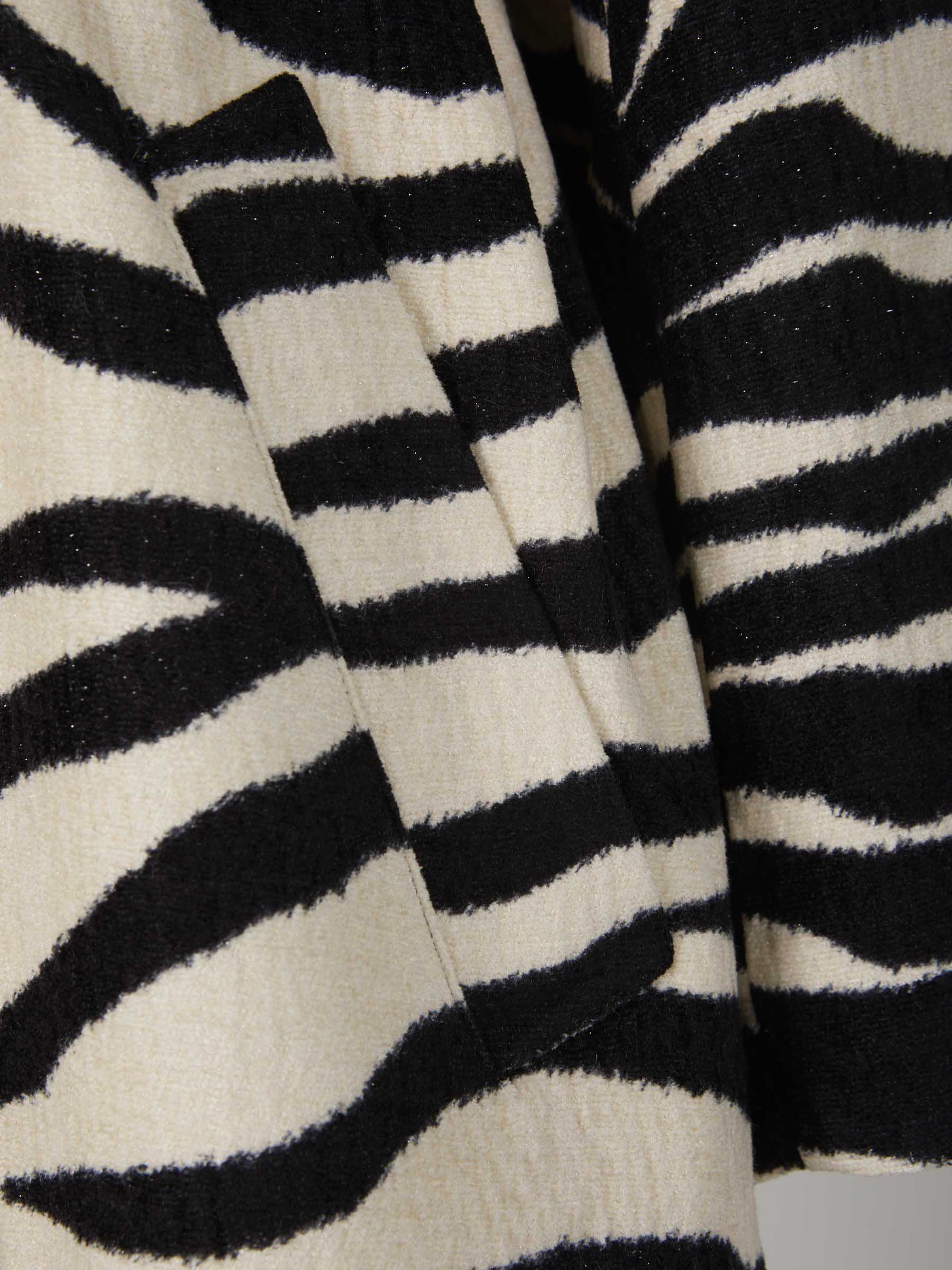 Dries Van Noten Abrigo Motivo Animal Cinturón color Crema sku 771-001334 01 - Foto 4