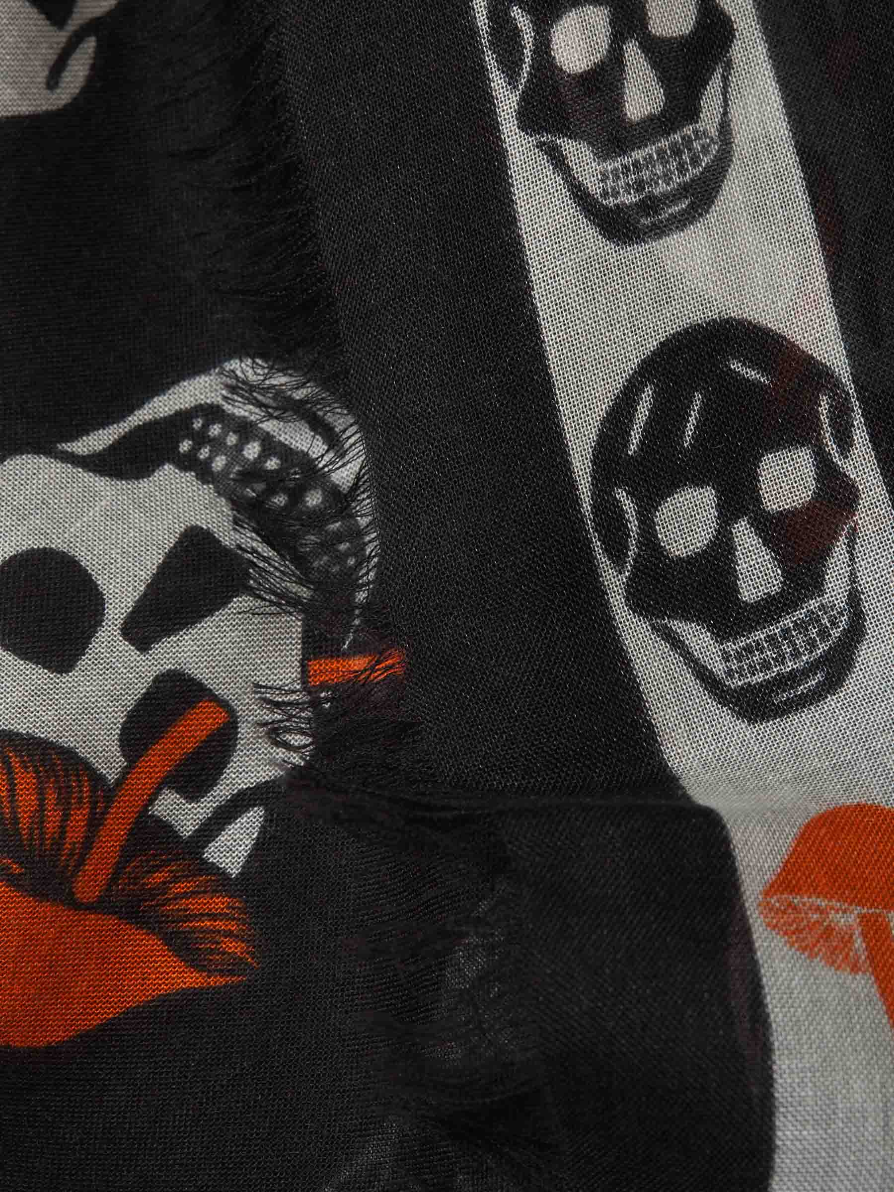 Alexander McQueen Fular Classic Mushroom color Negro sku 796-000082 01 - Foto 3