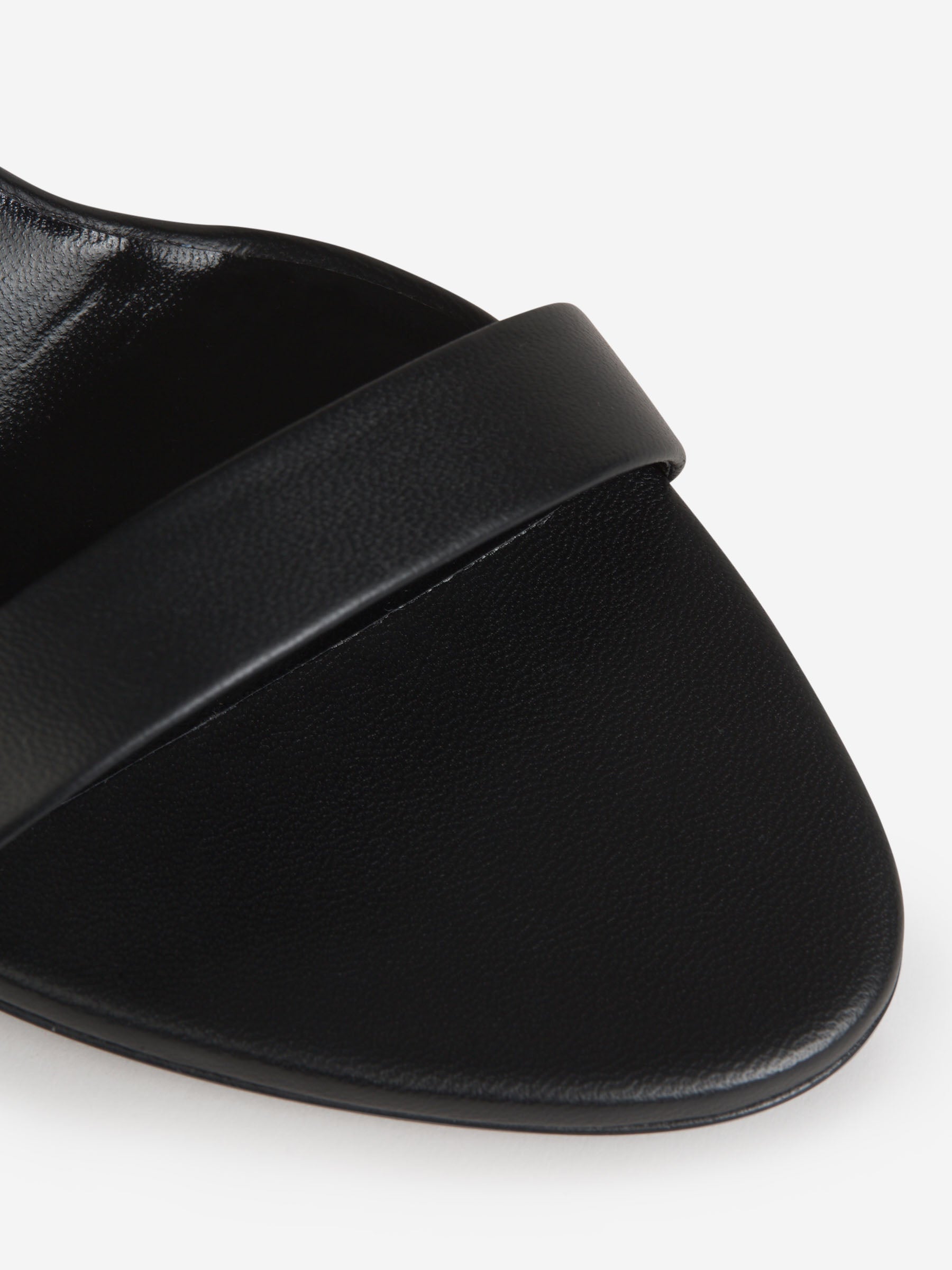 Outlet online The Row Mujer Sandalias Tiras Piel color Negro sku 800-004958 01 - Foto 3