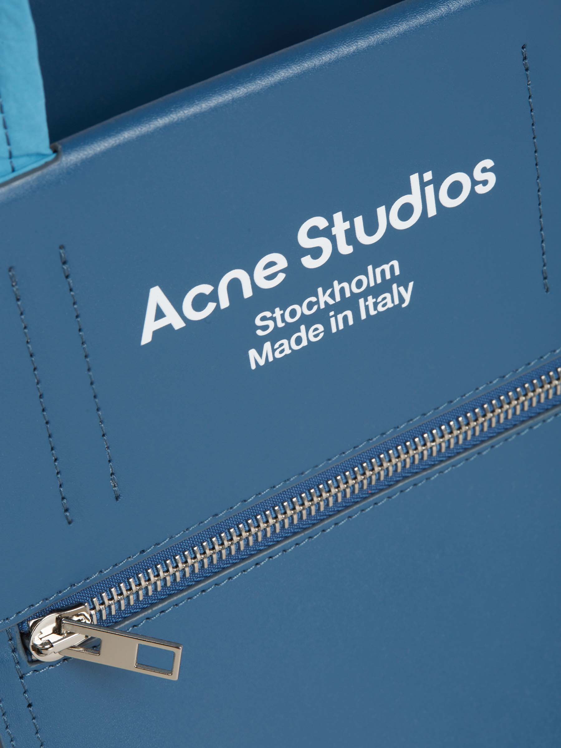 Acne Studios Bolso Shopper Rectangular Mini color Azul Cielo sku 810-006589 01 - Foto 5