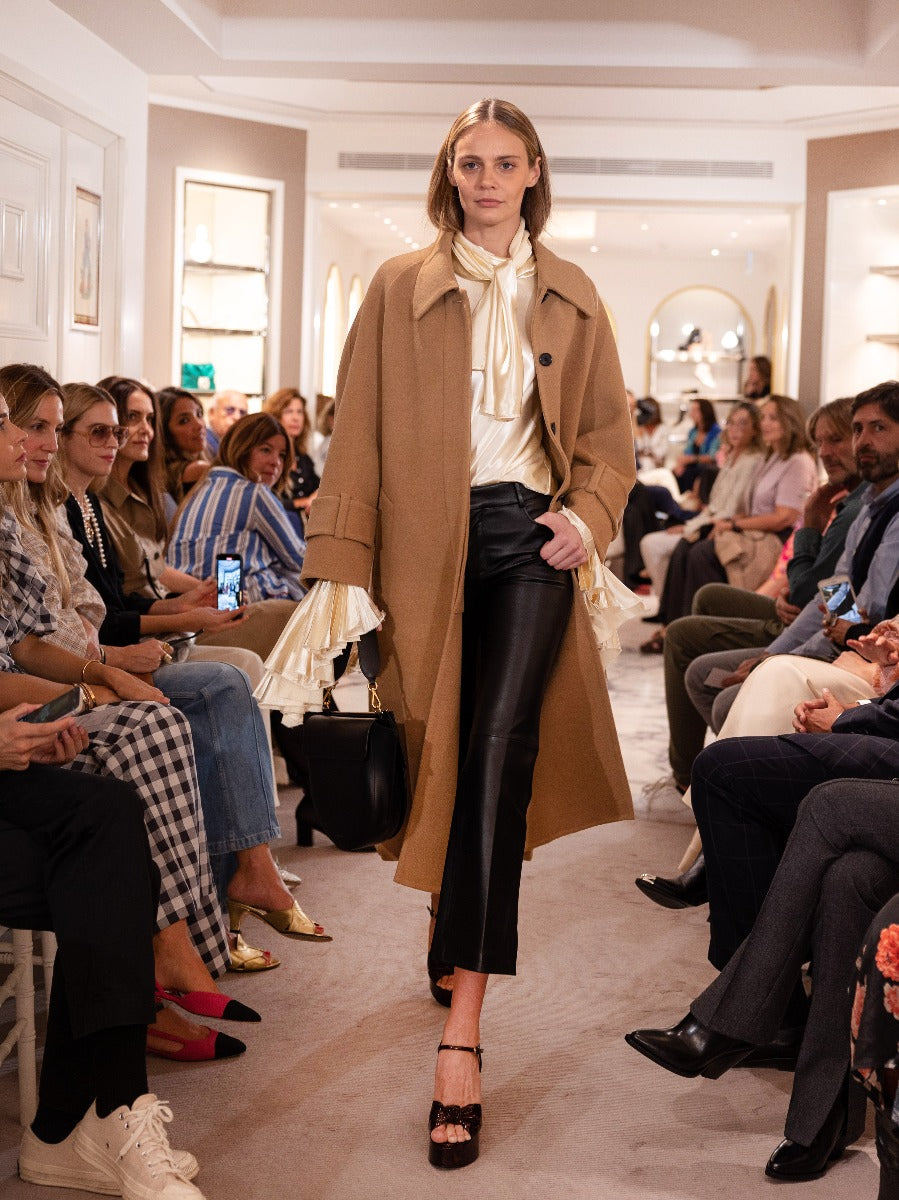 Khaite Blusa Amelia Satén color Dorado sku 701-001767 01 - Foto 5