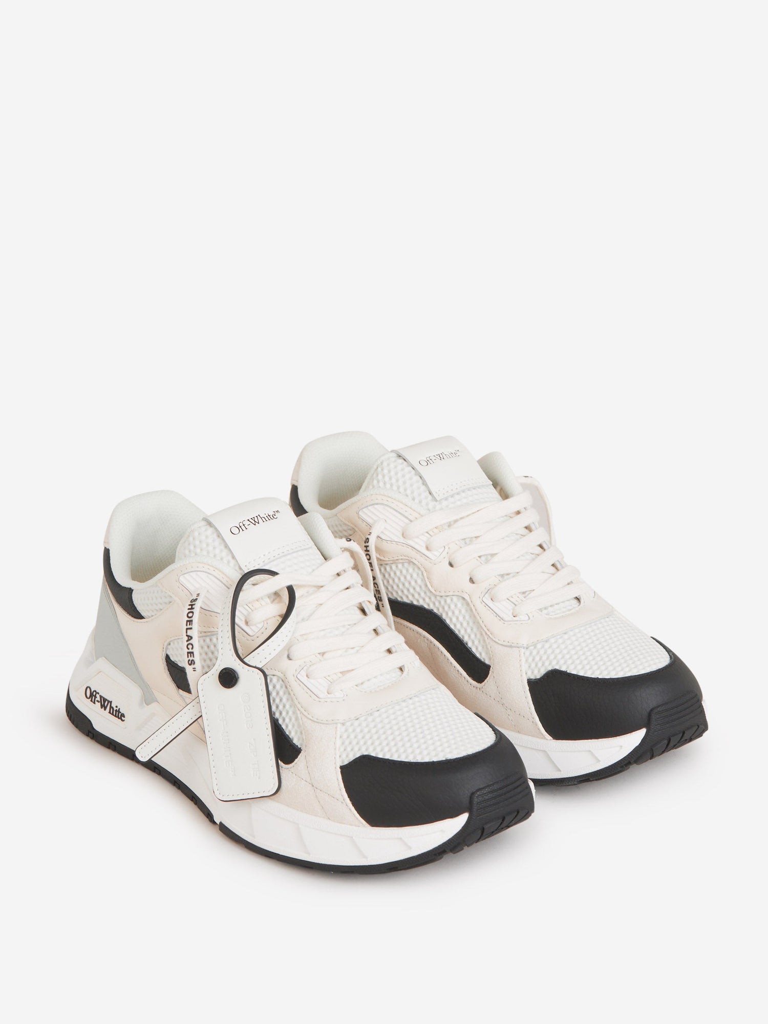 Sneakers Kick Off