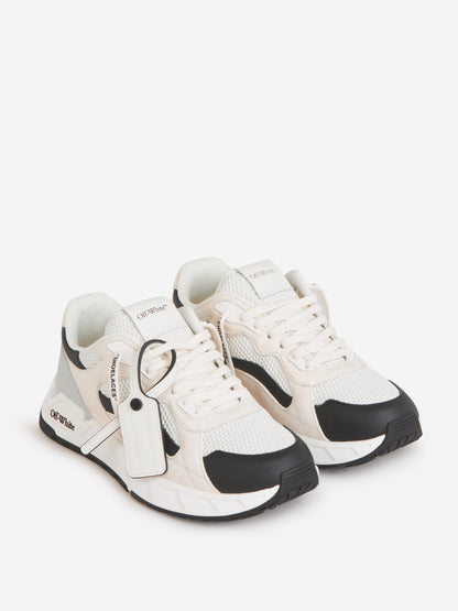 Sneakers Kick Off