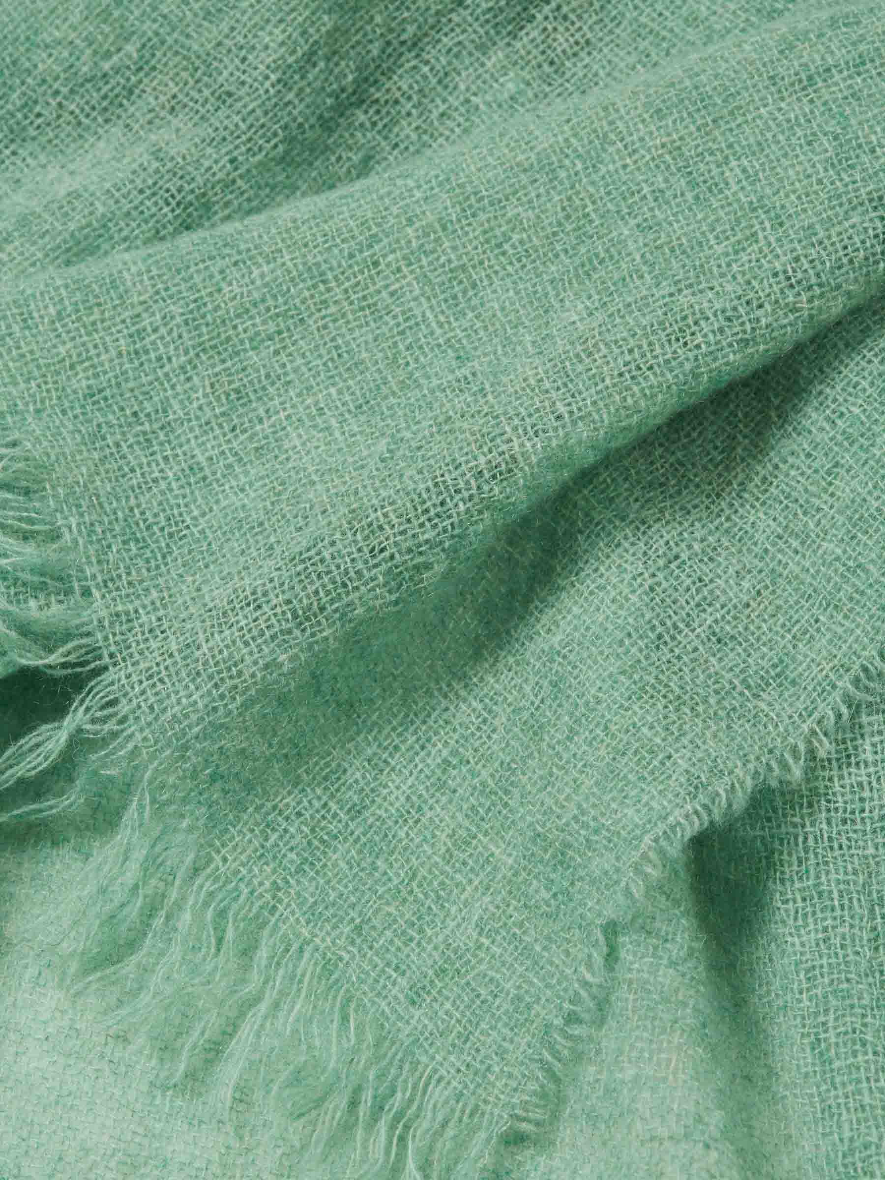 Santa Eulalia Bufanda Lisa Cachemira color Verde Menta sku 630-001439 03 - Foto 3