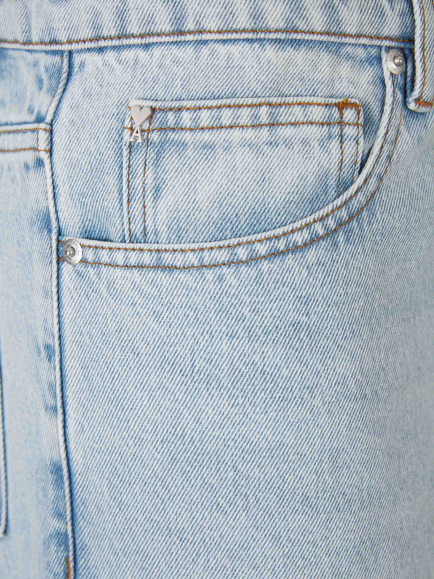 Outlet online Ami Paris Hombre Jeans Straight Fit color Azul Denim Claro sku 522-002590 01 - Foto 3