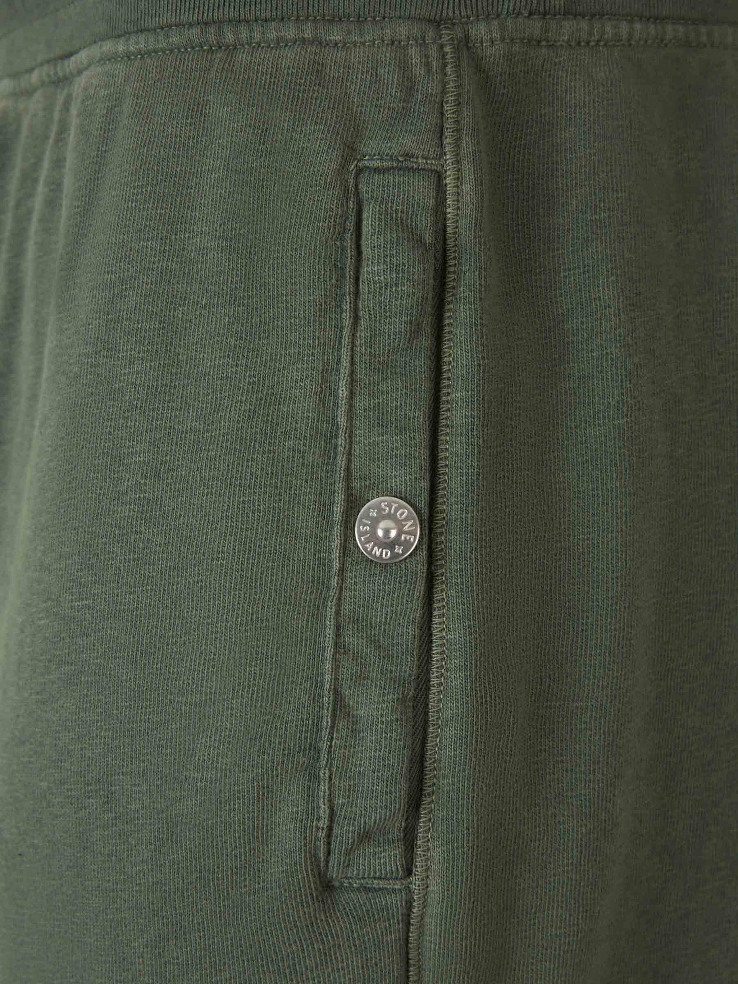 Outlet online Stone Island Hombre Bermudas Joggers Logo color Verde Militar sku 523-000975 03 - Foto 4