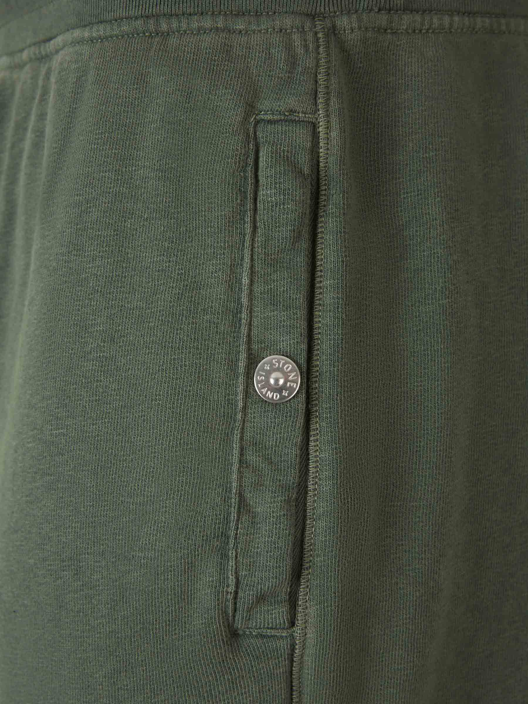 Outlet online Stone Island Hombre Bermudas Joggers Logo color Verde Militar sku 523-000975 03 - Foto 4
