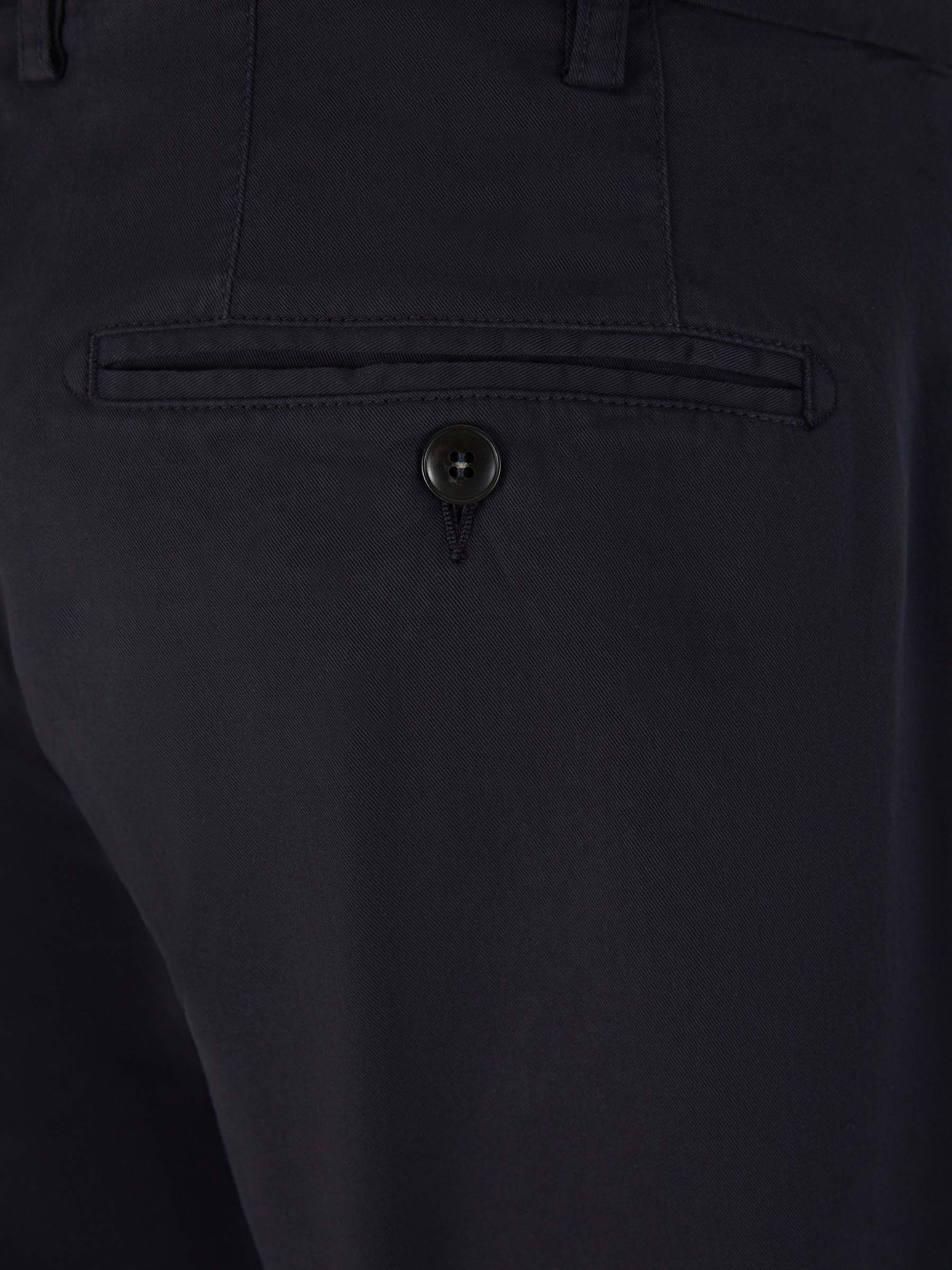 Outlet online Canali Hombre Pantalones Chinos Algodón color Azul Noche sku 521-003017 05 - Foto 4