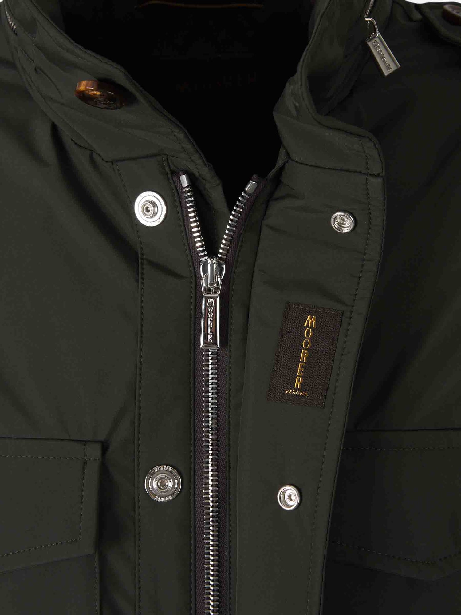 Moorer Hombre Barcelona Chaqueta Técnica Denver color Verde Militar sku 502-001628 01 - Foto 3