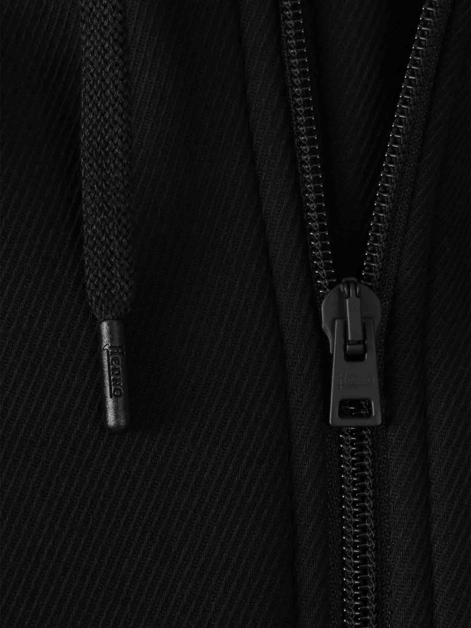 Outlet online Herno Hombre Abrigo Largo Acolchado color Negro sku 502-001638 01 - Foto 4