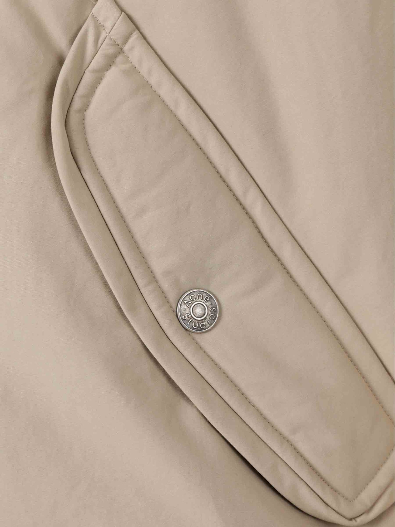 Outlet online Acne Studios Hombre Plumífero Largo Técnico color Camel sku 502-001657 01 - Foto 4