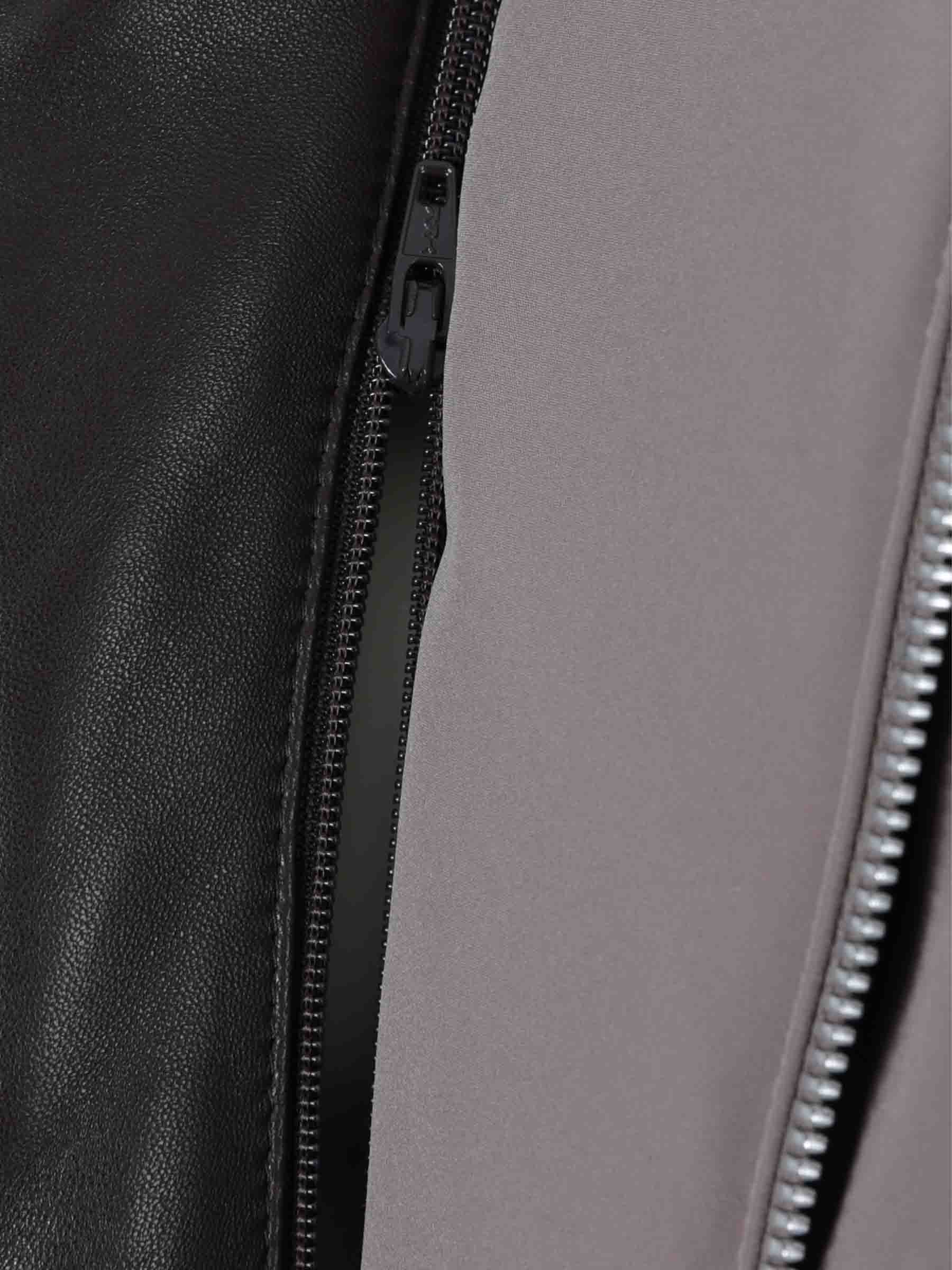 Outlet online Brunello Cucinelli Hombre Plumífero Técnico Desmontable color Taupe sku 502-001661 01 - Foto 4