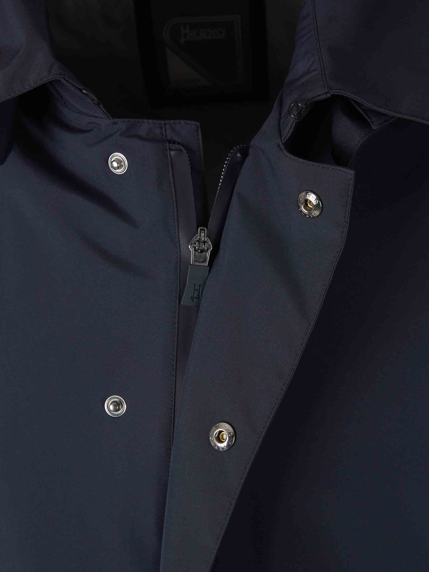 Outlet online Herno Hombre Gabardina Sobretodo Gore-Tex color Azul Noche sku 503-000233 01 - Foto 3