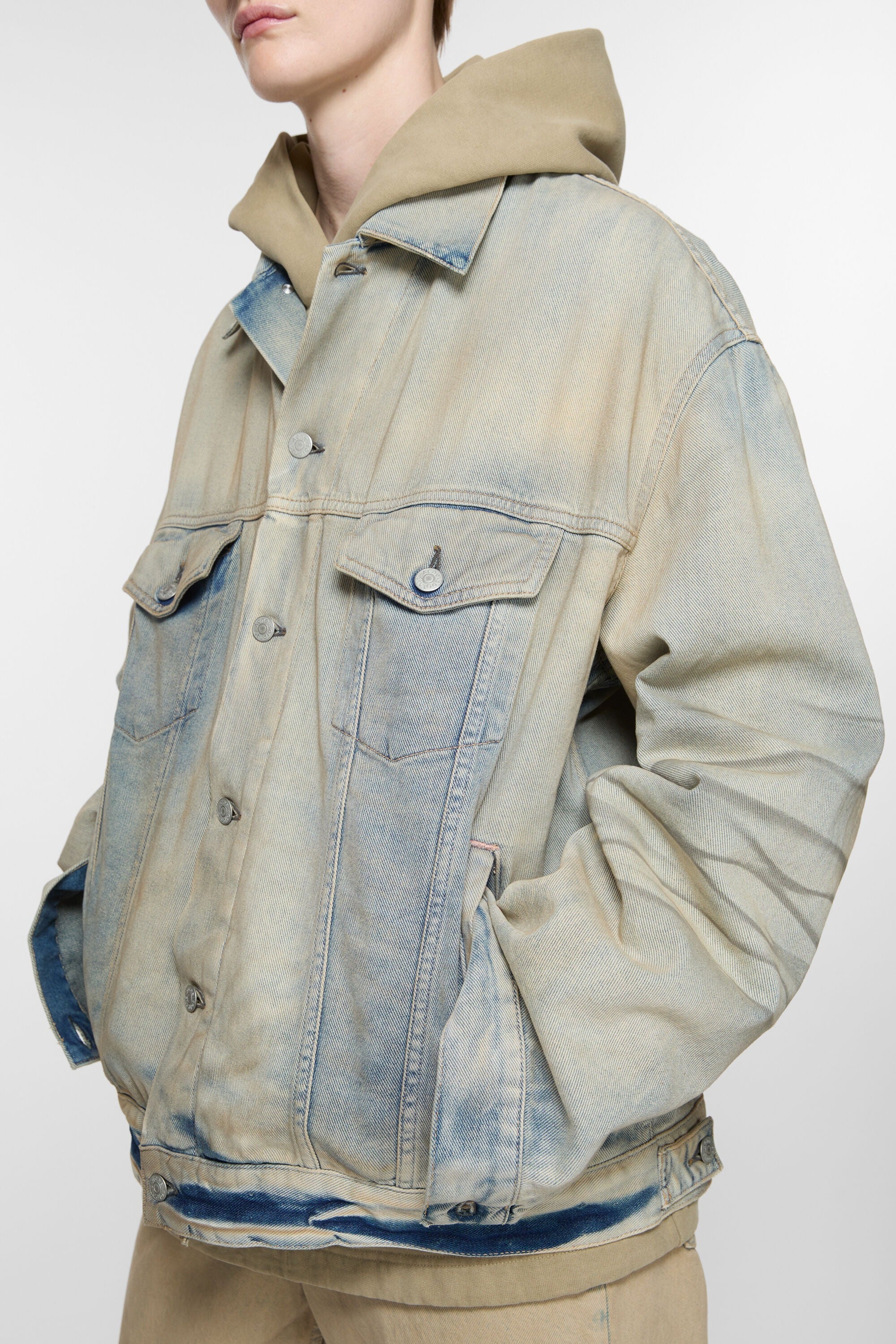 Outlet online Acne Studios Hombre Cazadora Denim Algodón color Azul Denim Claro sku 512-002428 01 - Foto 9
