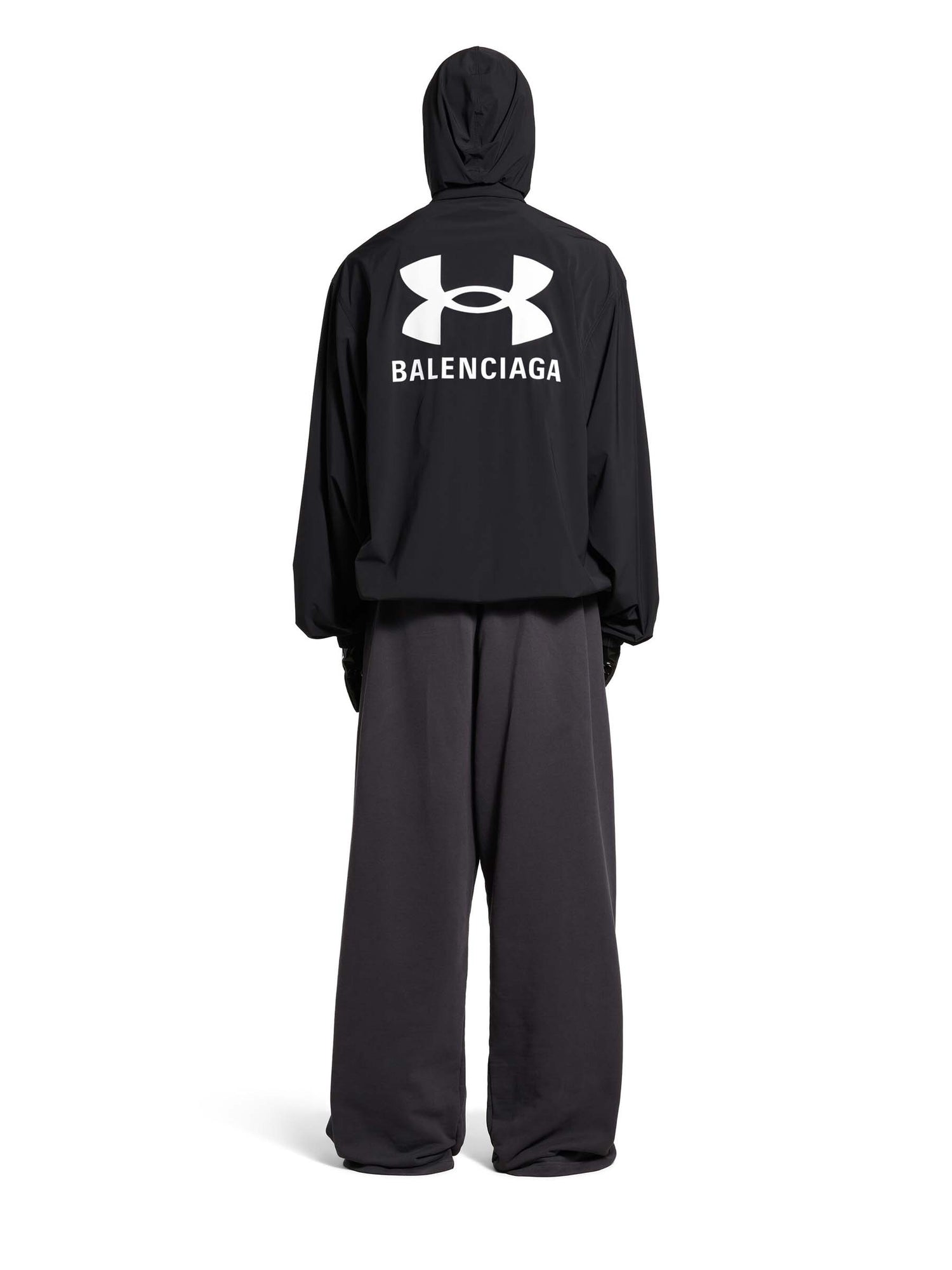 Outlet online Balenciaga X Under Armour Hombre Cazadora Cortavientos Under Armour color Negro sku 512-002465 01 - Foto 3