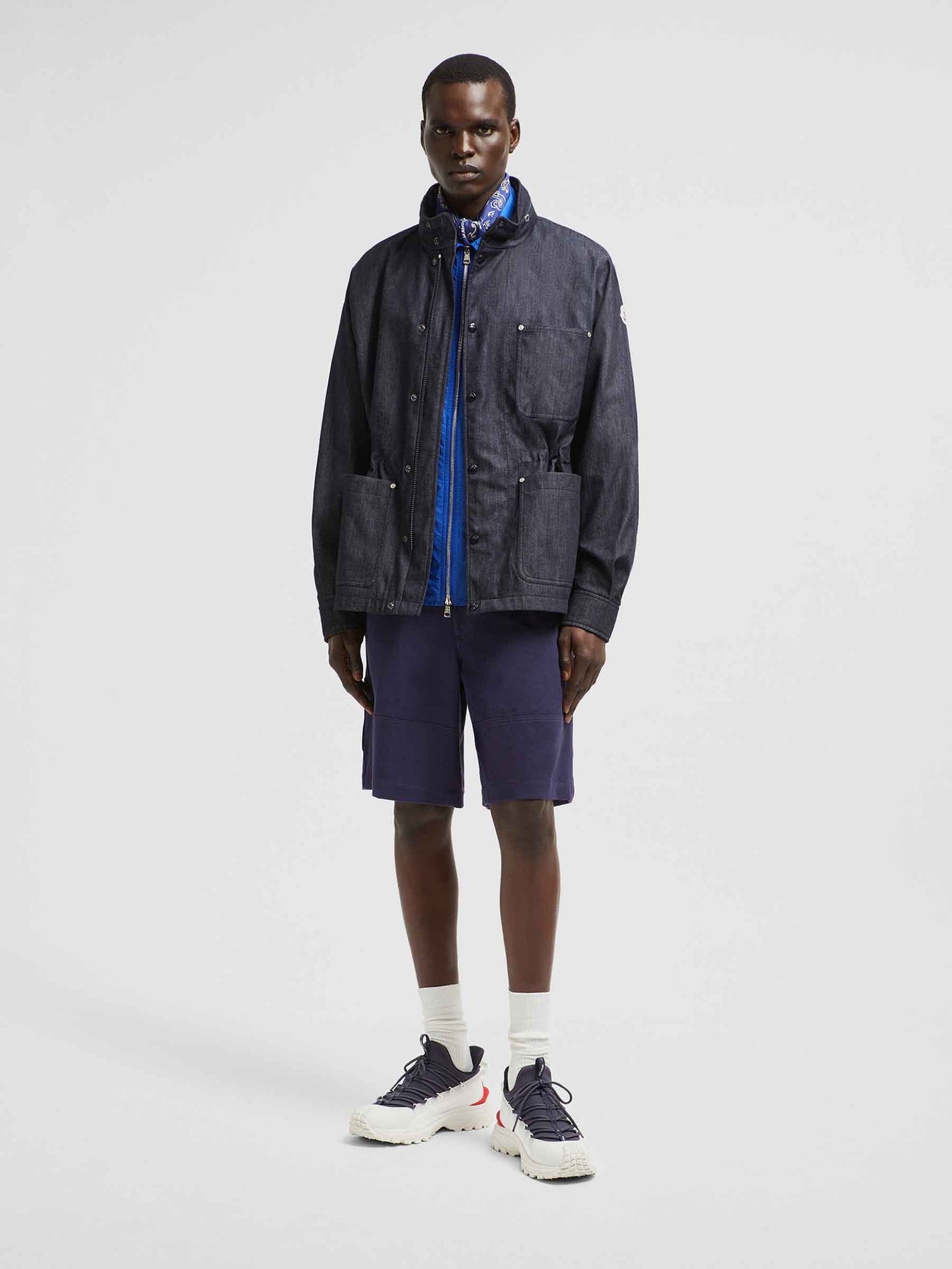 Moncler Hombre Barcelona Chaqueta Denim Chesery color Azul sku 512-002470 01 - Foto 2