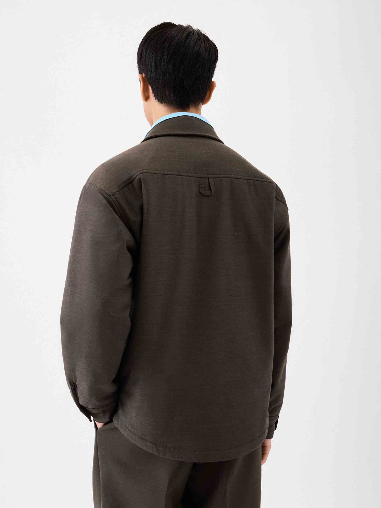 Outlet online Jacquemus Hombre Sobrecamisa Boulanger color Marrón Oscuro sku 512-002576 01 - Foto 3
