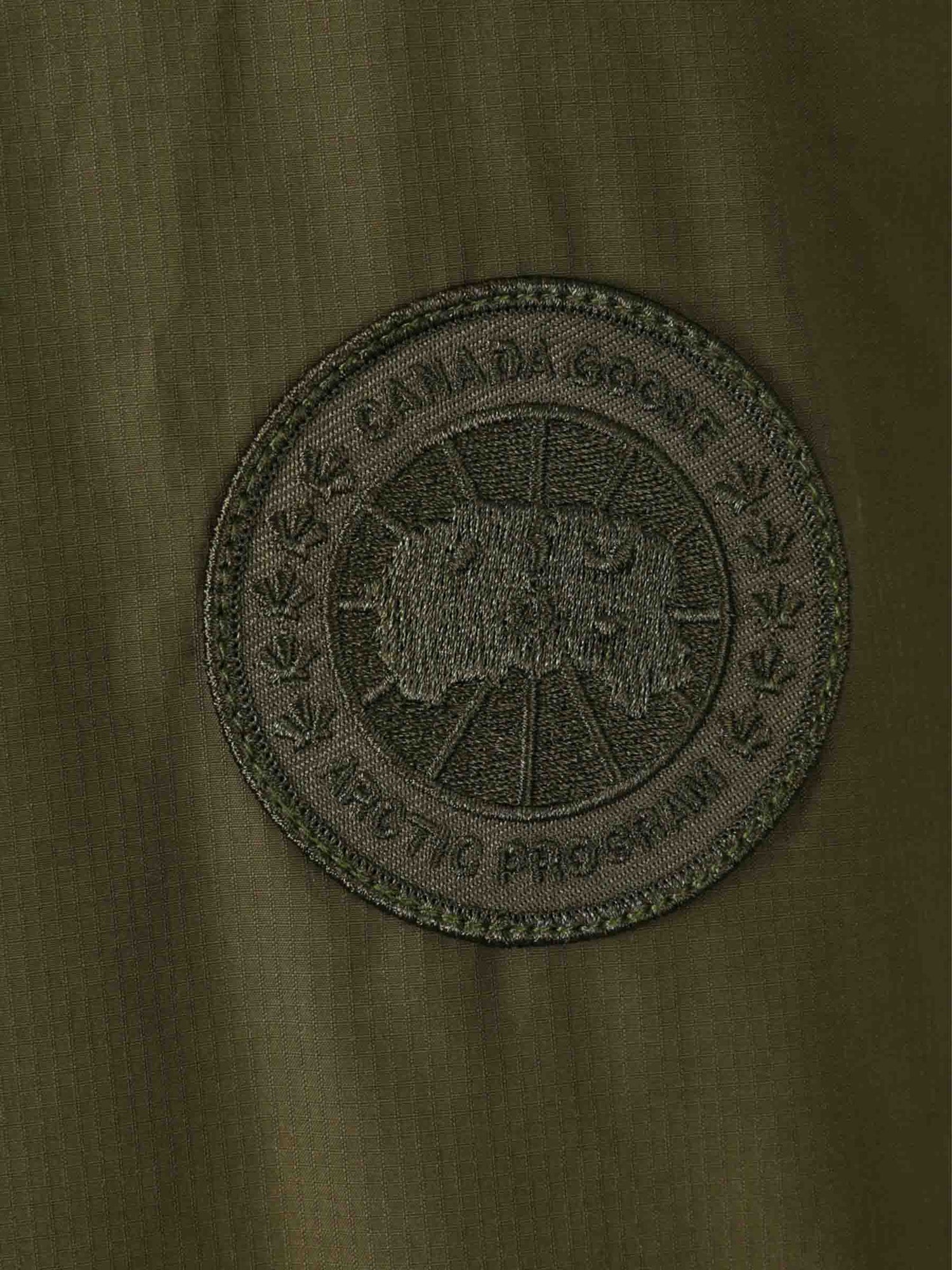 Outlet online Canada Goose Hombre Parka Acolchada Kirby color Verde Militar sku 512-002701 02 - Foto 4