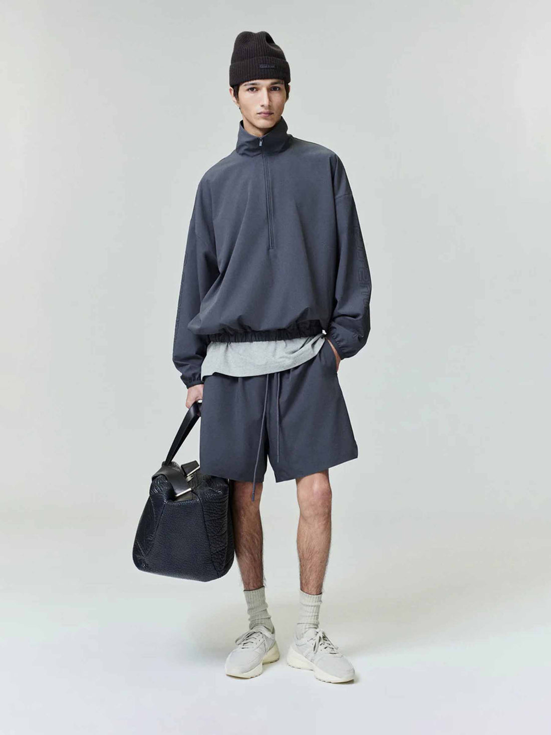 Outlet online Fear of God Essentials Hombre Chaqueta Técnica Deportiva color Gris Antracita sku 512-002860 01 - Foto 2