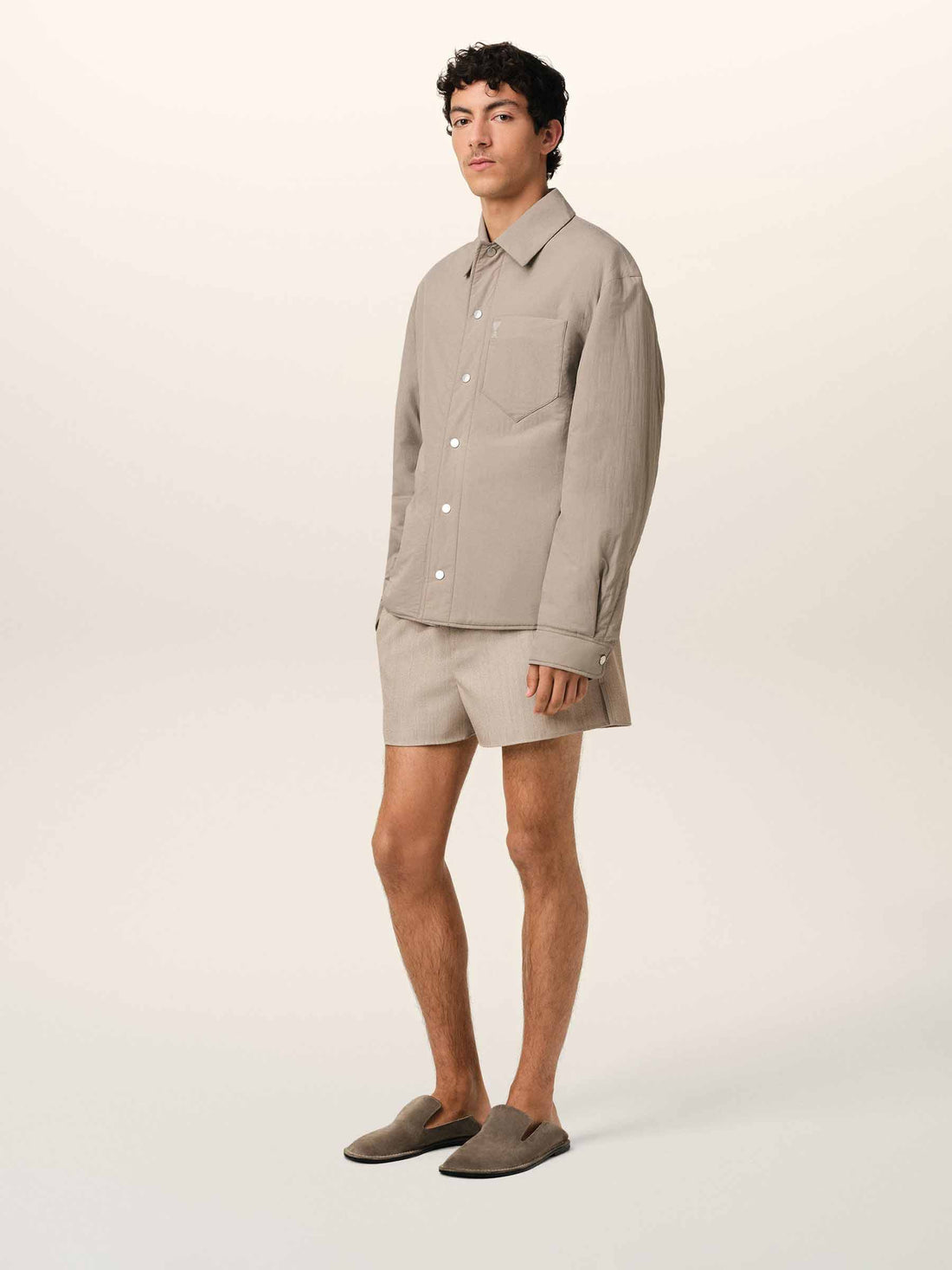 Ami Paris Hombre Barcelona Sobrecamisa Acolchada Técnica color Camel sku 513-000037 01 - Foto 2
