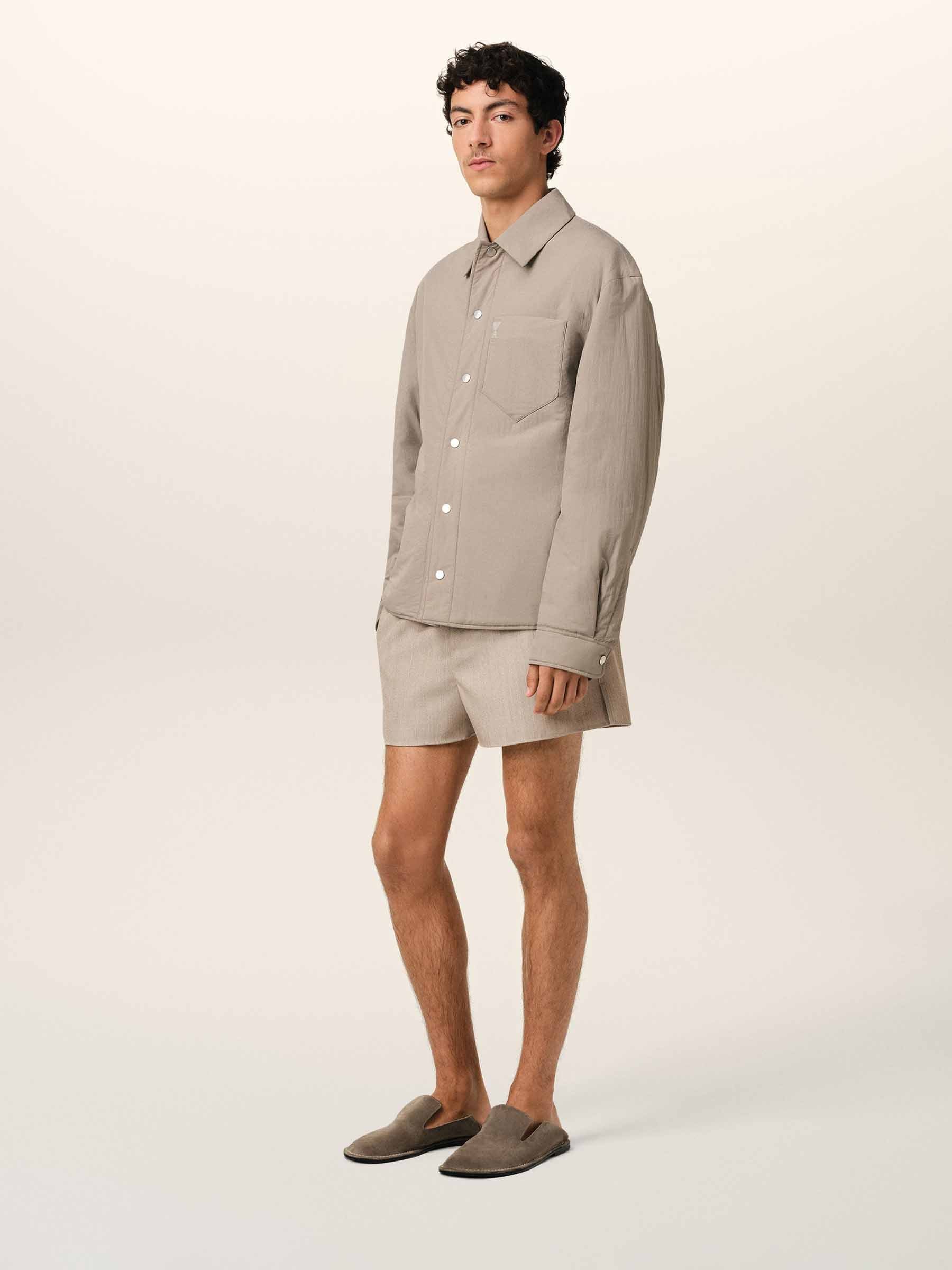 Ami Paris Hombre Barcelona Sobrecamisa Acolchada Técnica color Camel sku 513-000037 01 - Foto 2
