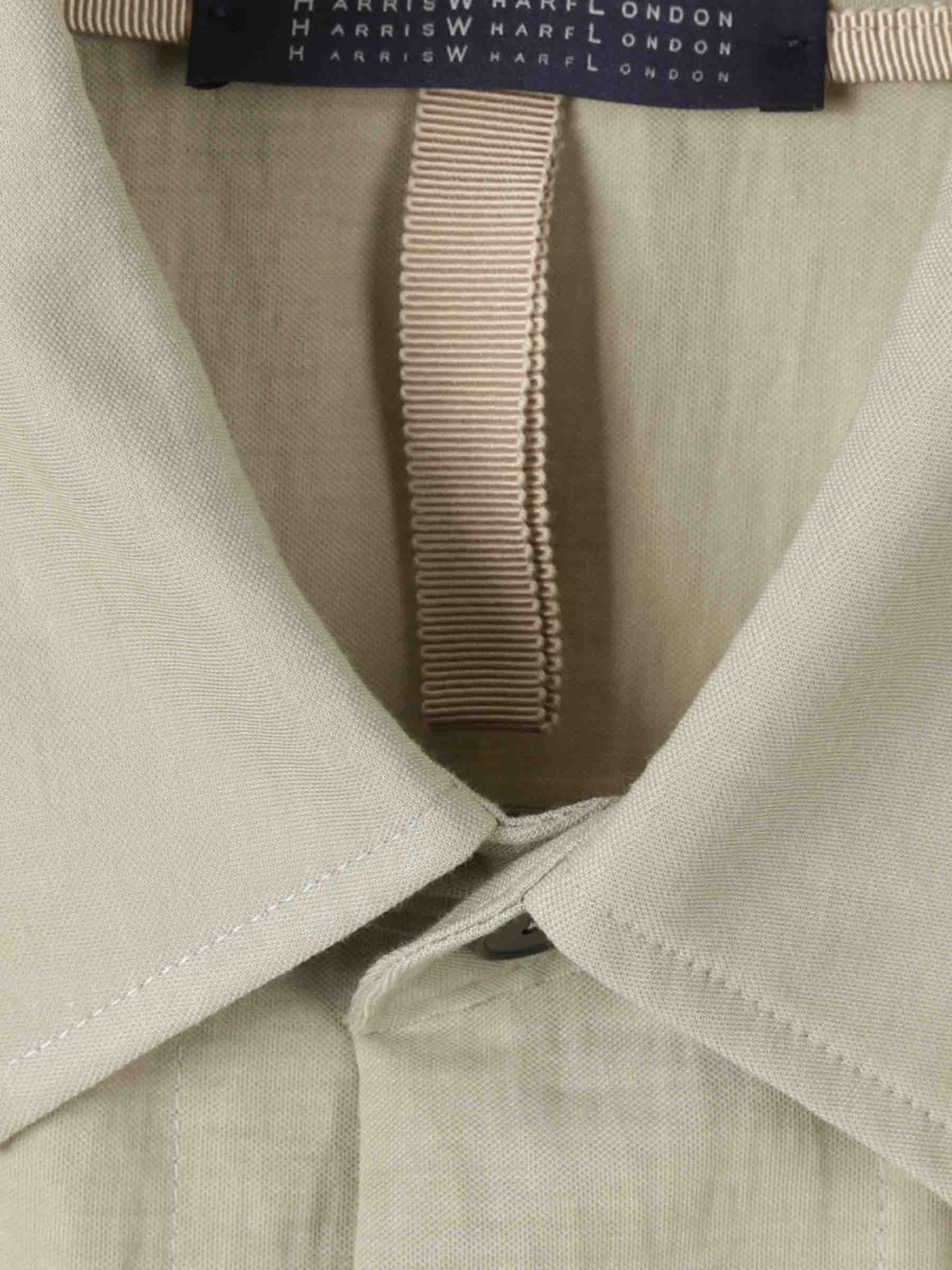 Outlet online Harris Wharf Hombre Sobrecamisa Lisa Botones color Verde sku 513-000049 01 - Foto 3