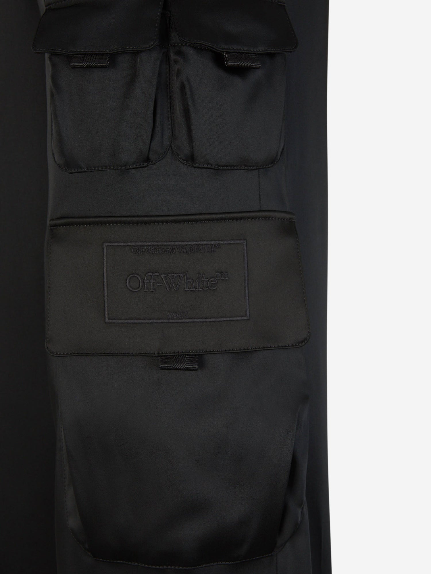 Outlet online Off-White Mujer Pantalones Cargo Satín color Negro sku 761-003420 01 - Foto 6