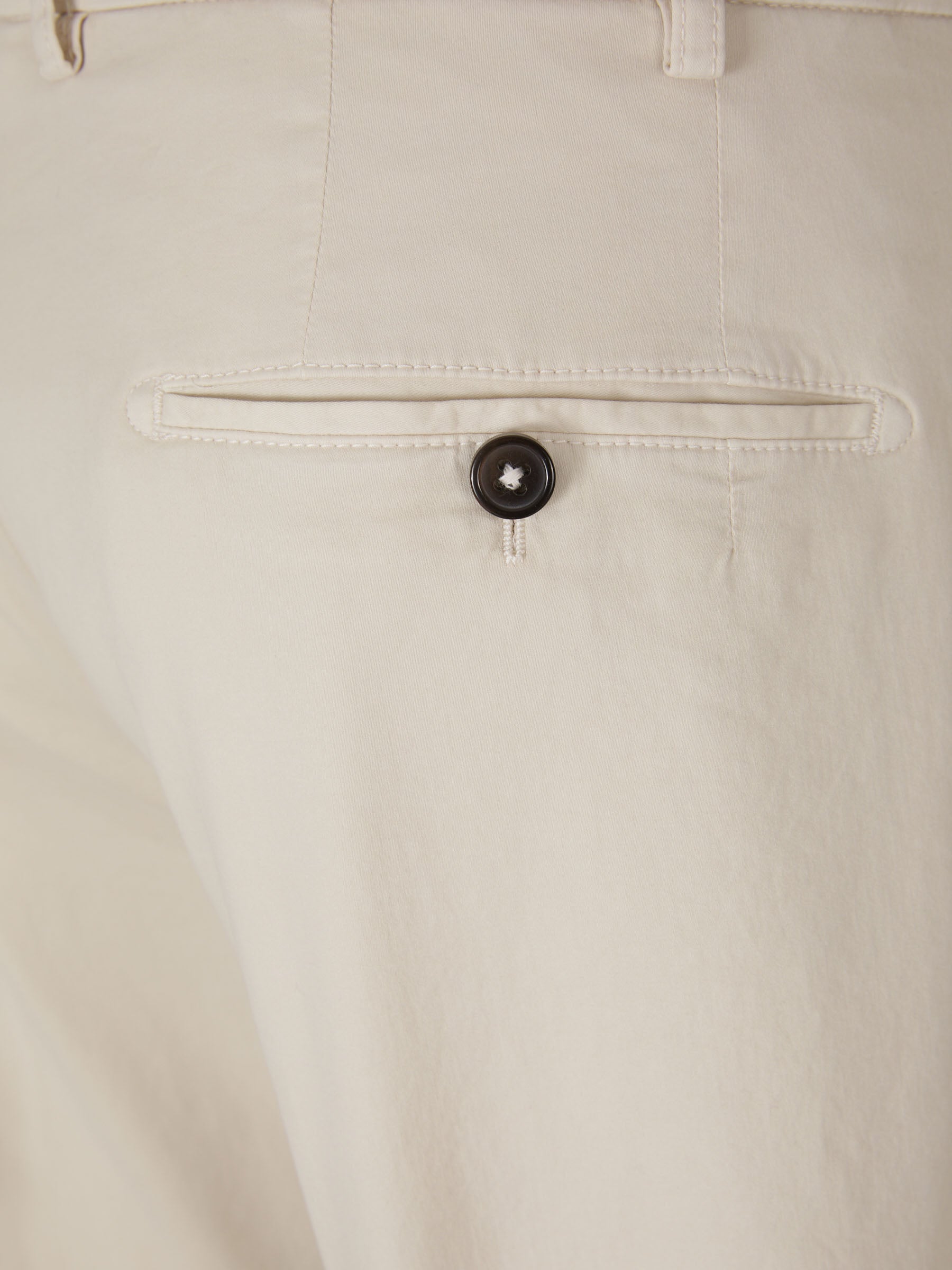 Outlet online Santa Eulalia Hombre Pantalones Chinos color Marfil sku 521-002756 01 - Foto 4
